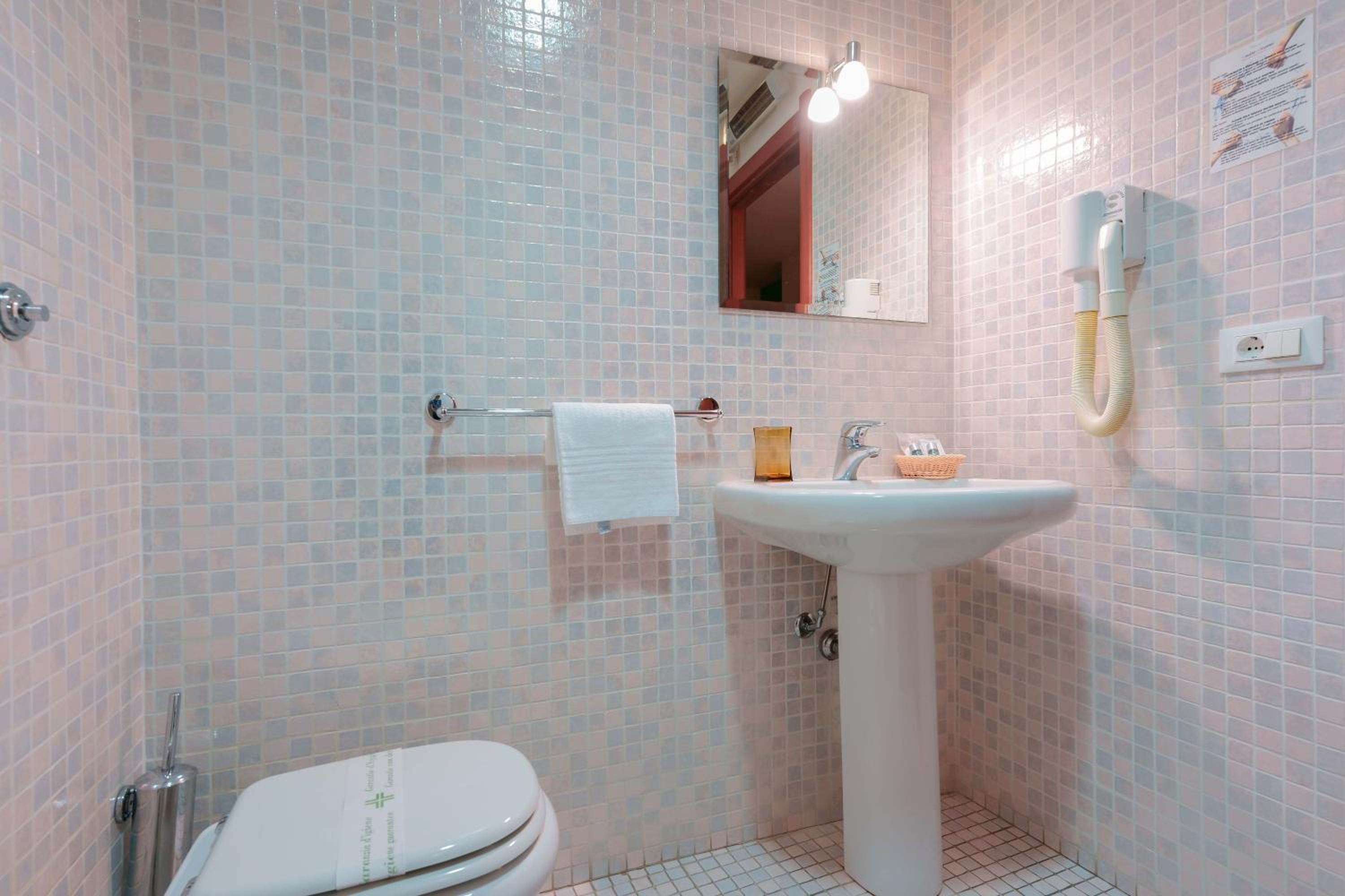 Triple Room - Photo 12