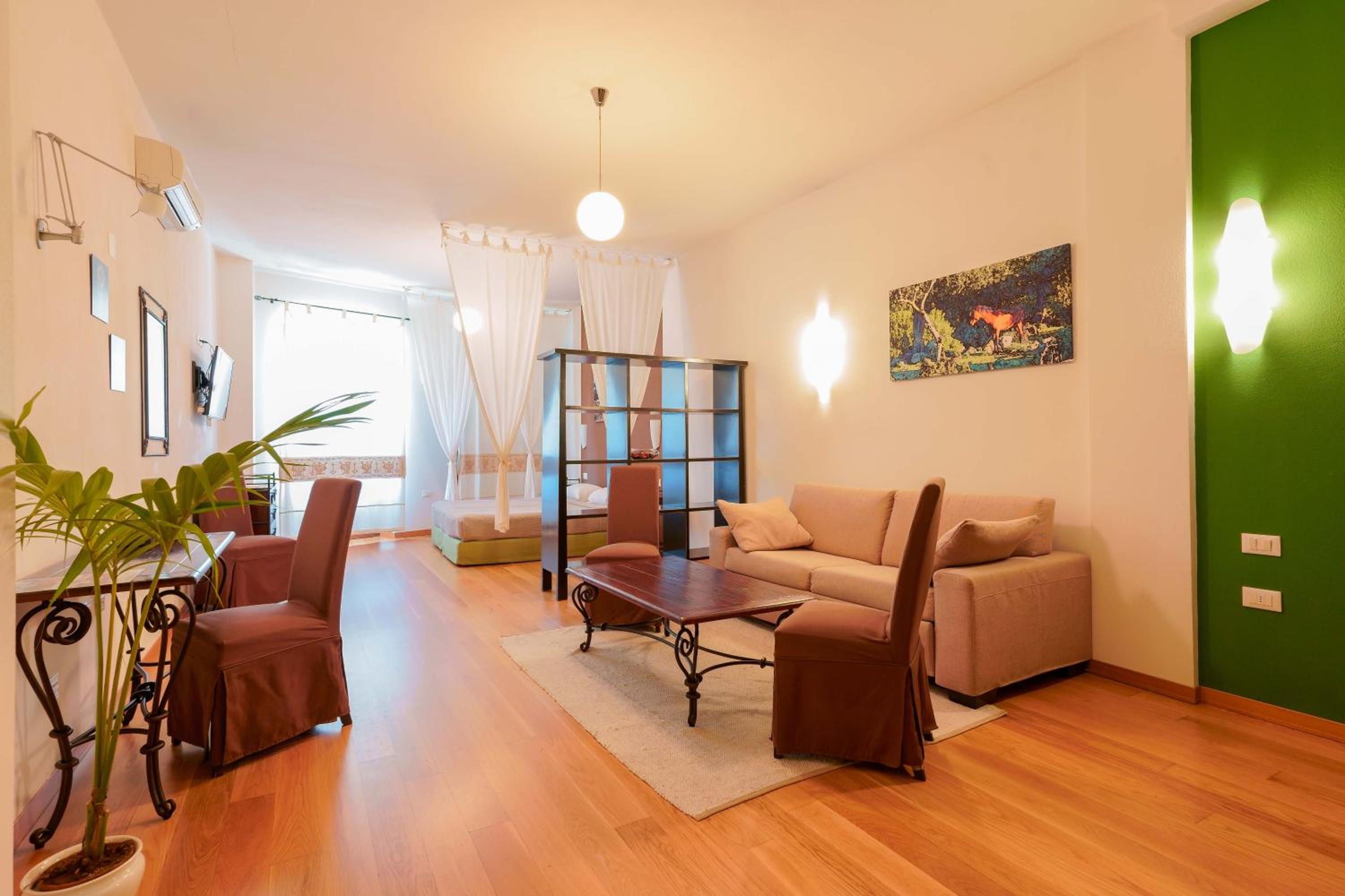 Suite - Photo 21
