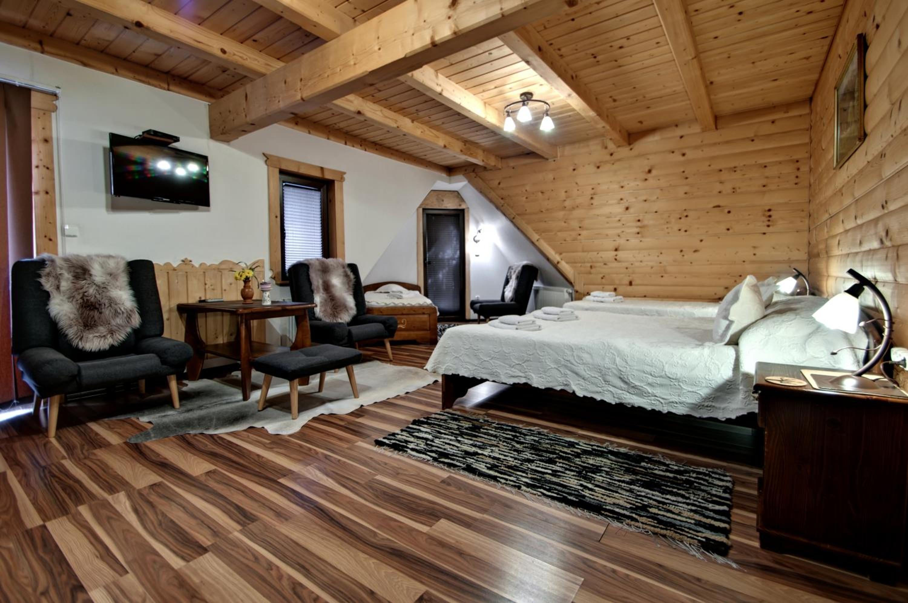 Family Room with Two Balconies - Photo 9