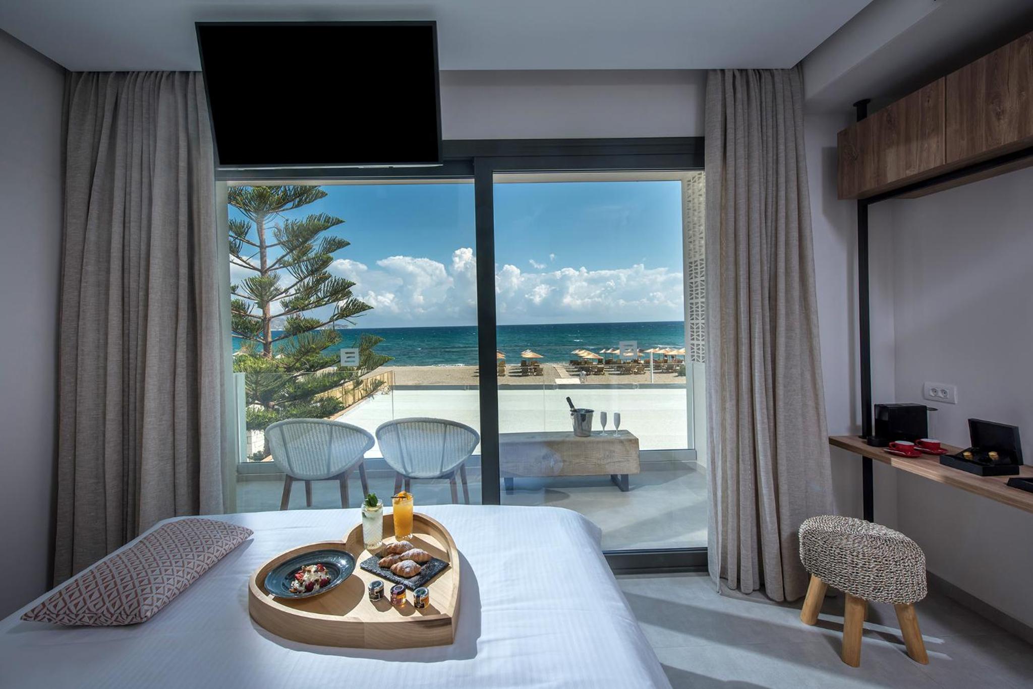 Junior Suite with Sea Front thumbnail 6