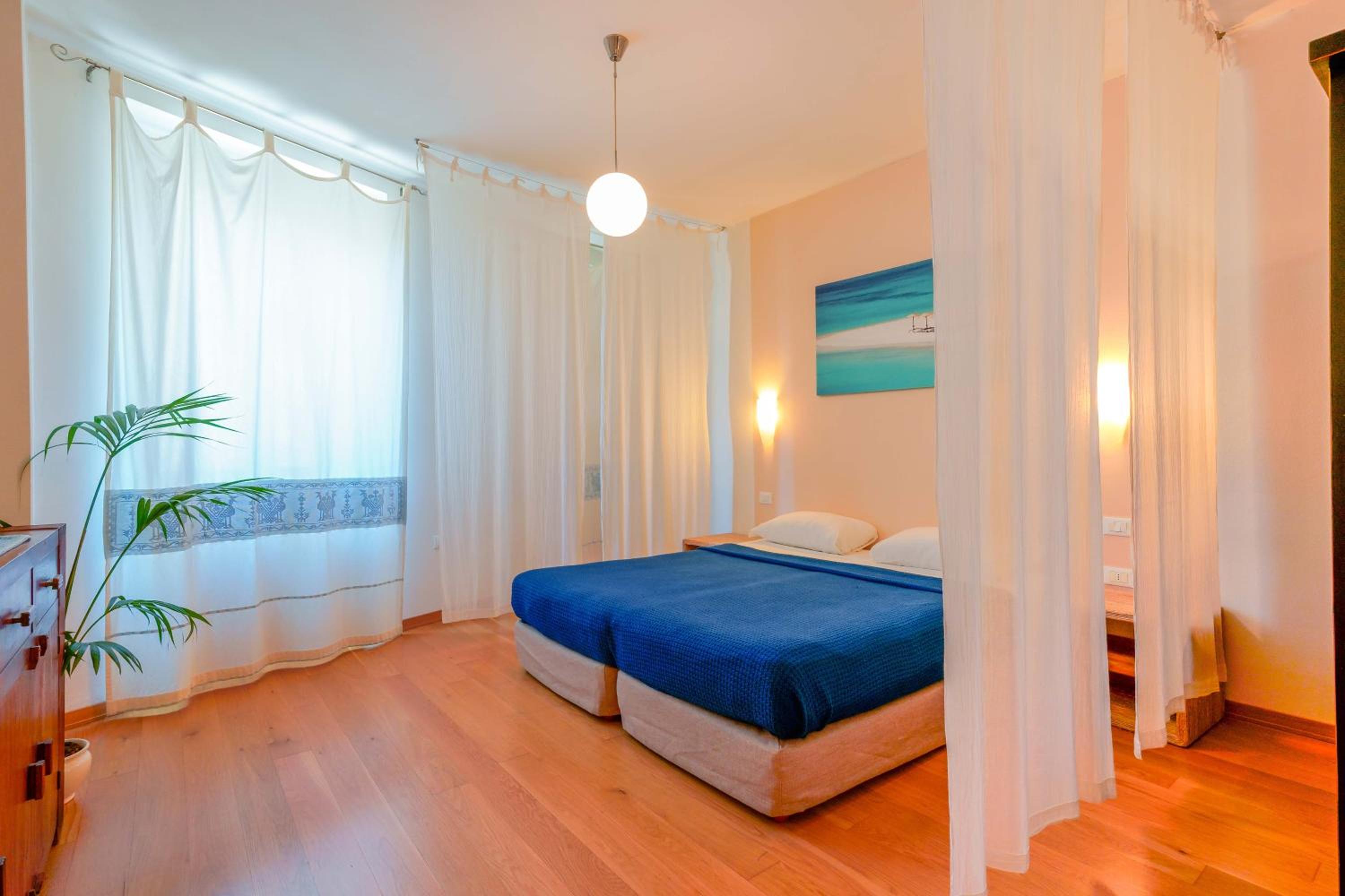 Suite - Photo 14