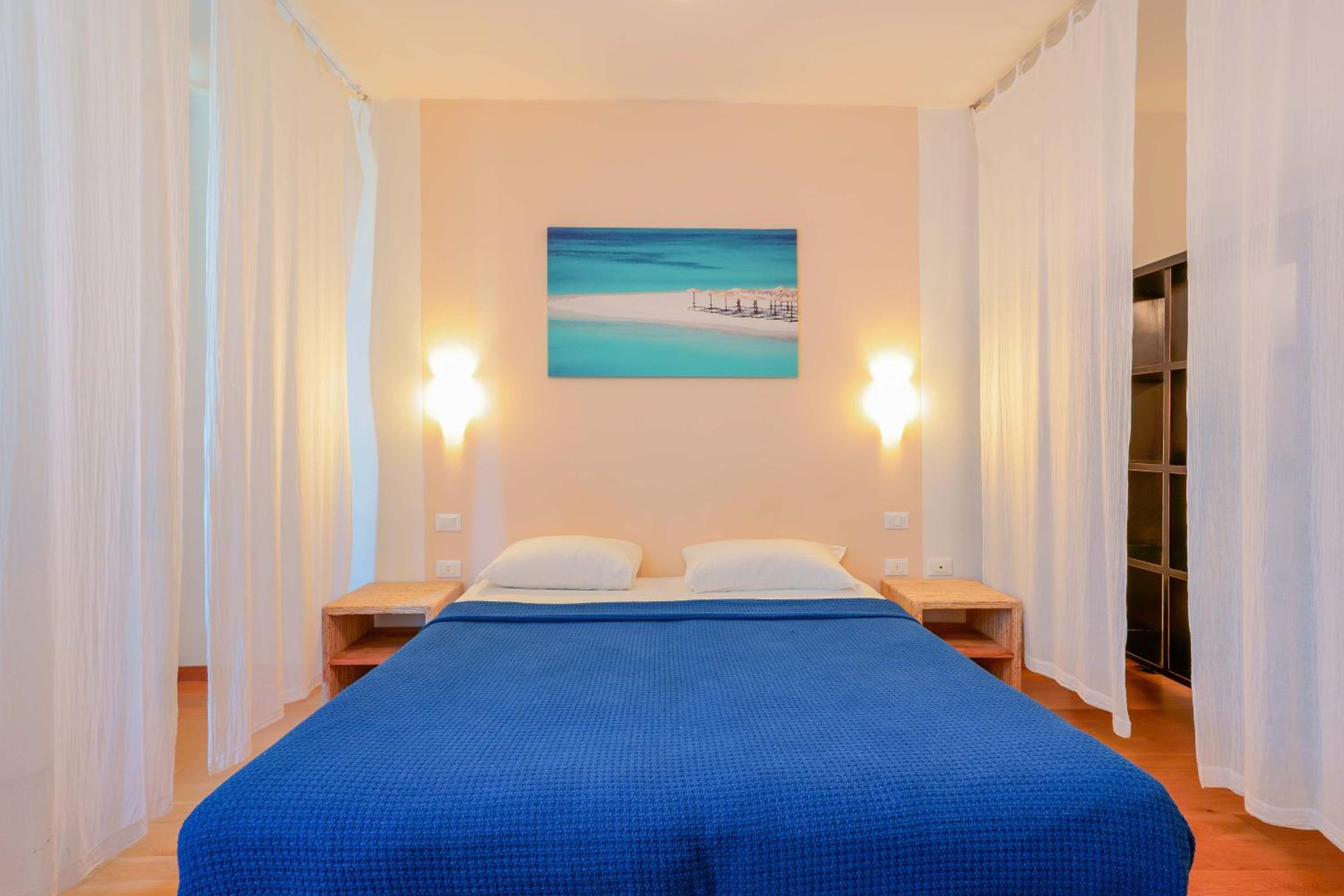 Suite - Photo 15
