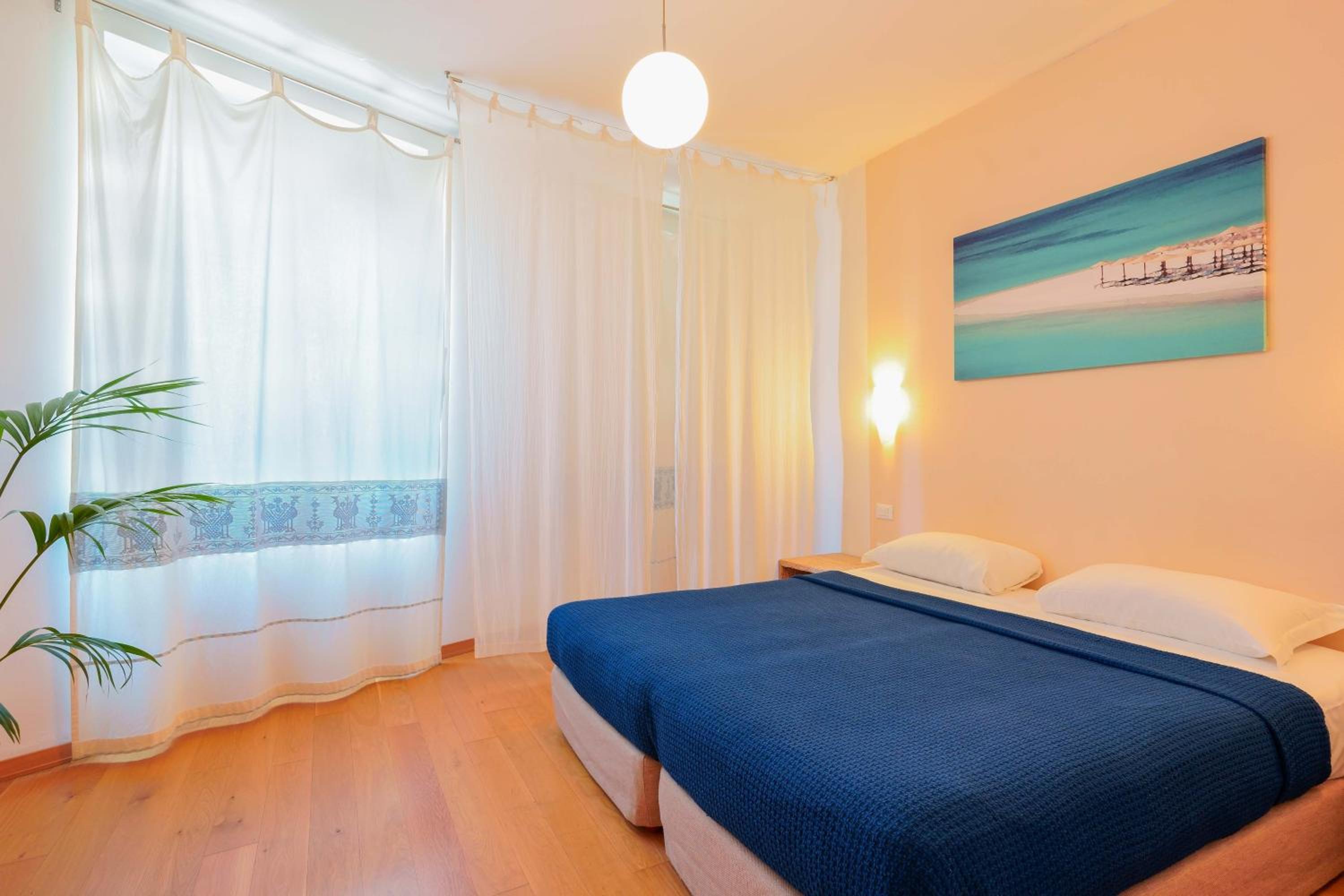 Suite - Photo 17