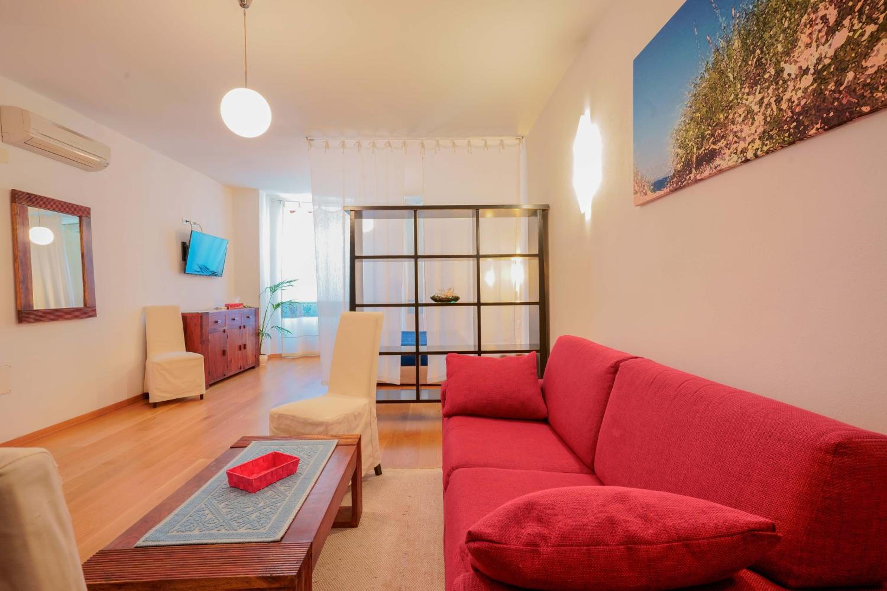 Suite - Photo 24
