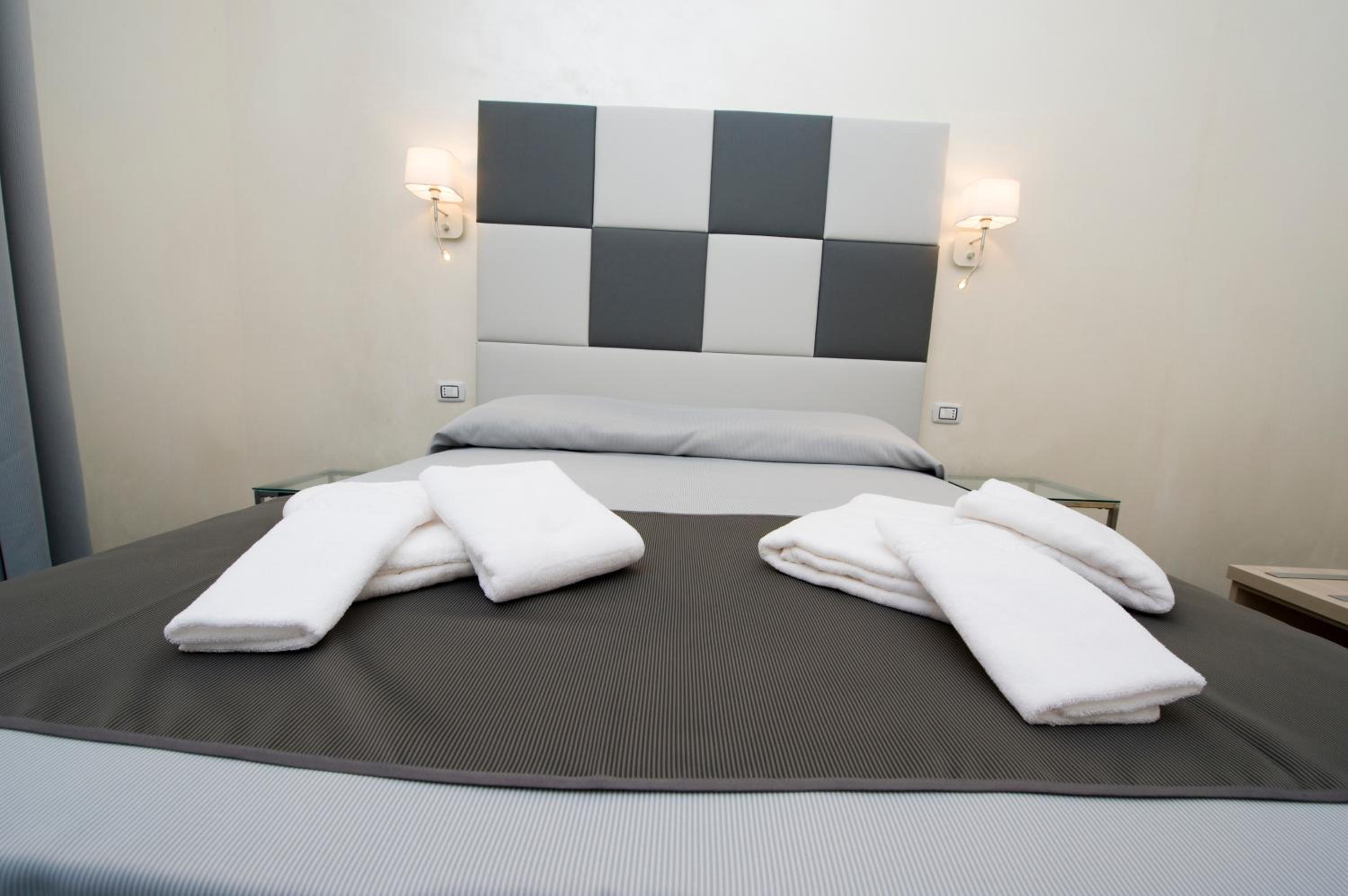 Double or Twin Room photo 3