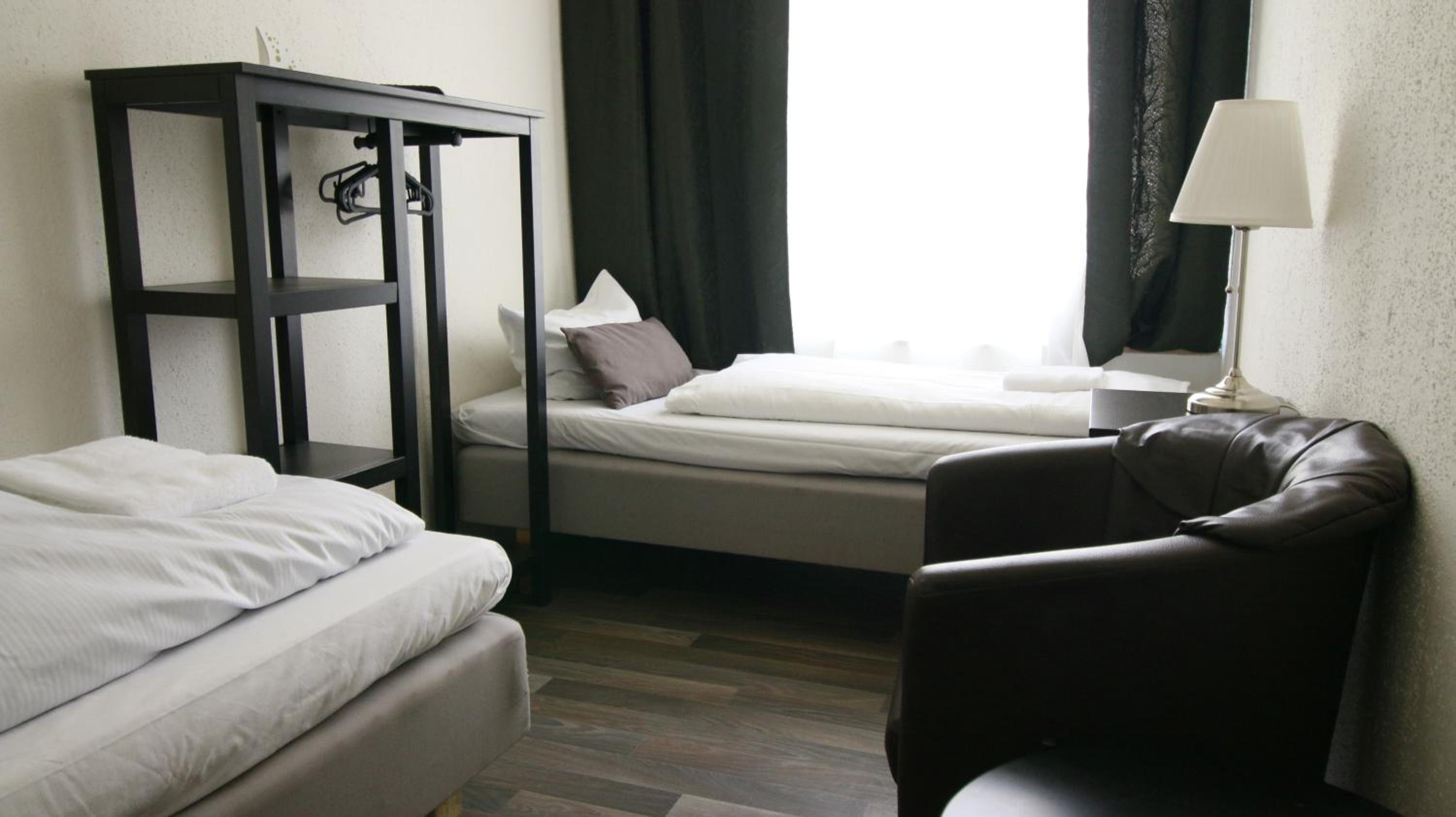 Twin Room - Photo 1