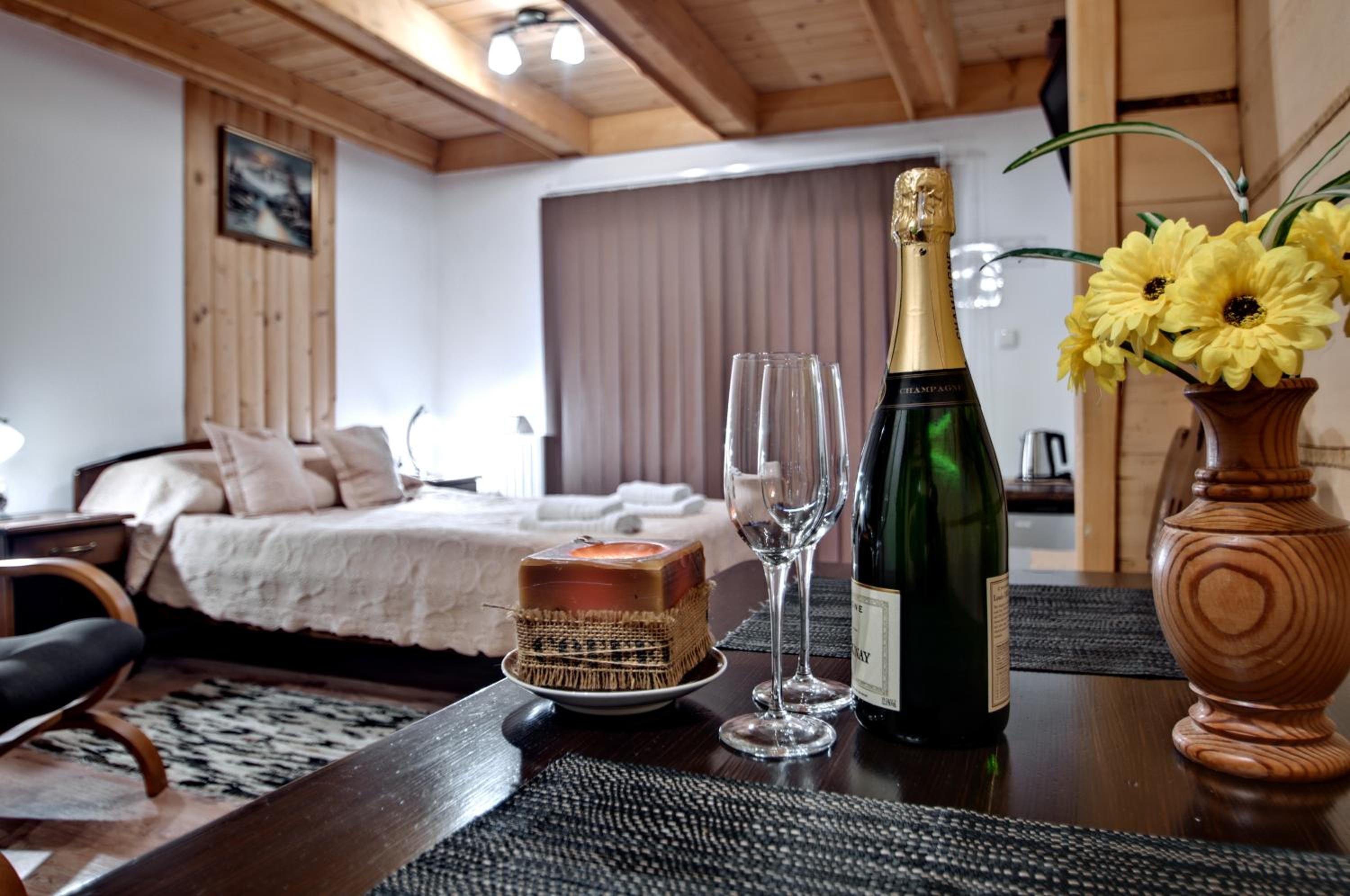 Classic Double Room with Balcony photo 3