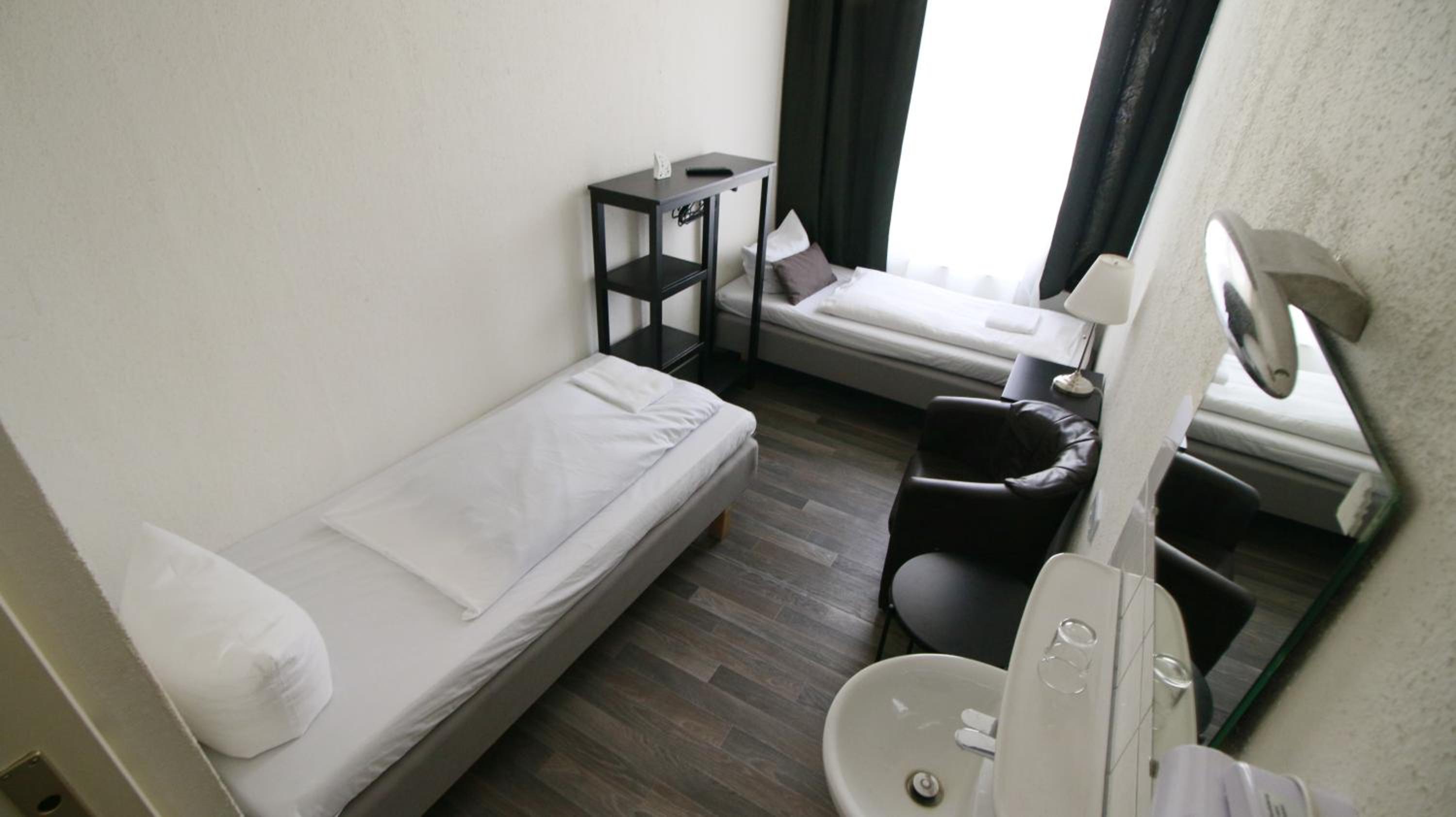 Twin Room - Photo 4