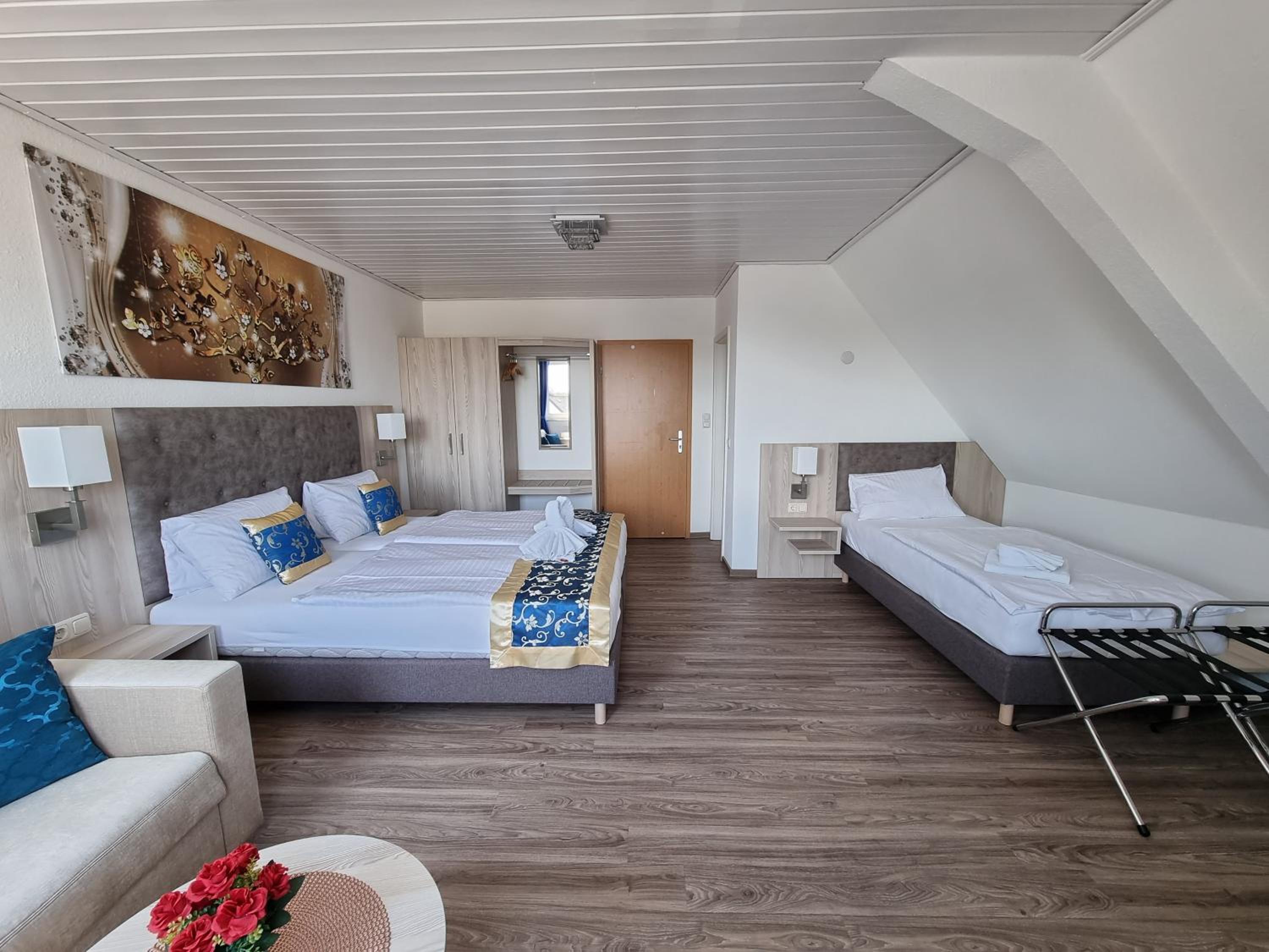 Deluxe Family Room - Photo 2