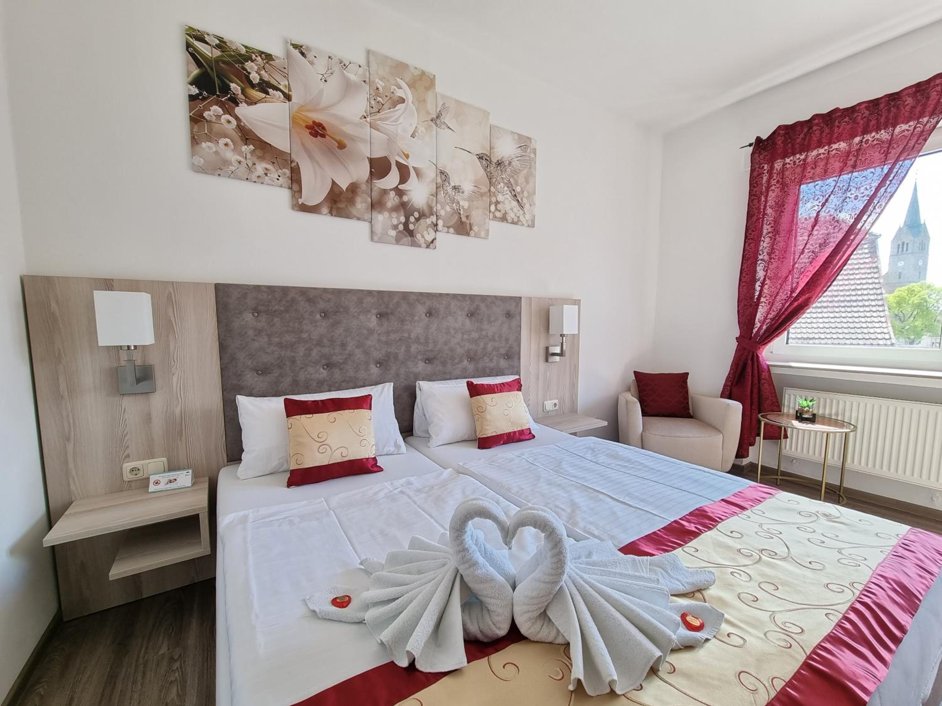 Deluxe Double Room (2 Adults + 1 Child) - Photo 5