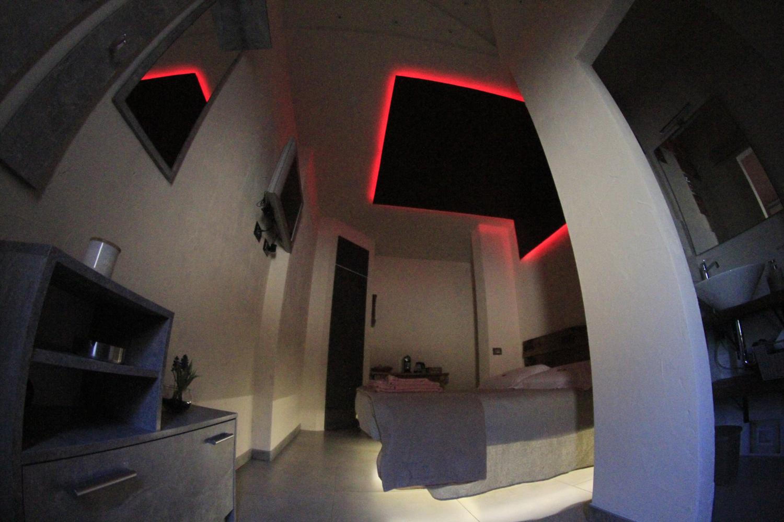 Double Room with Private Bathroom - Photo 17