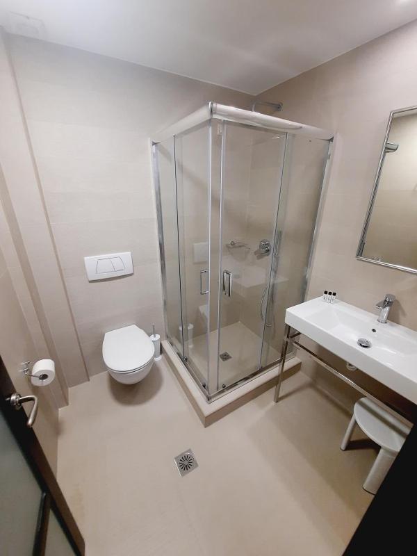 Suite Entrance - Photo 6
