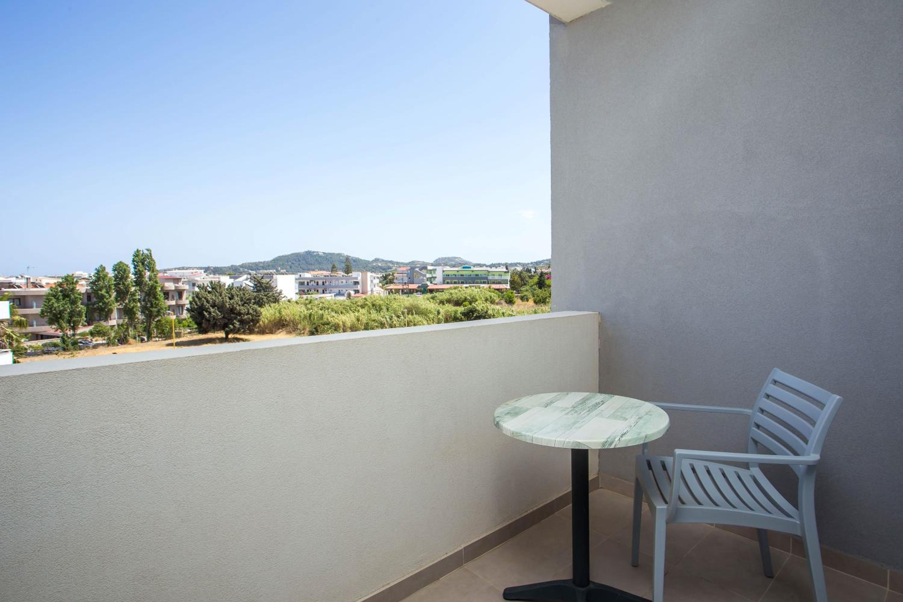 Triple Room with Garden View photo 3
