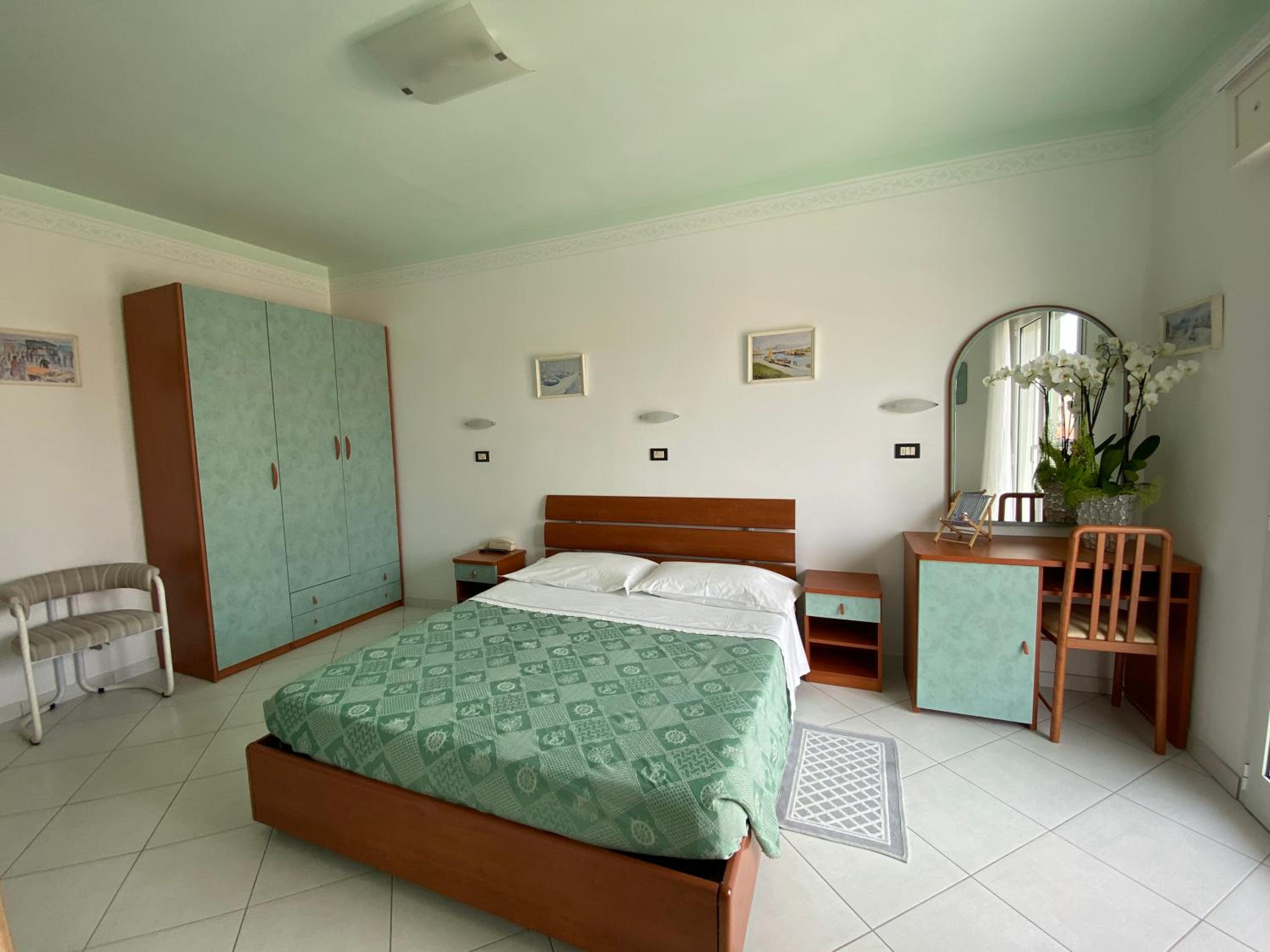 Quadruple Room - Photo 2