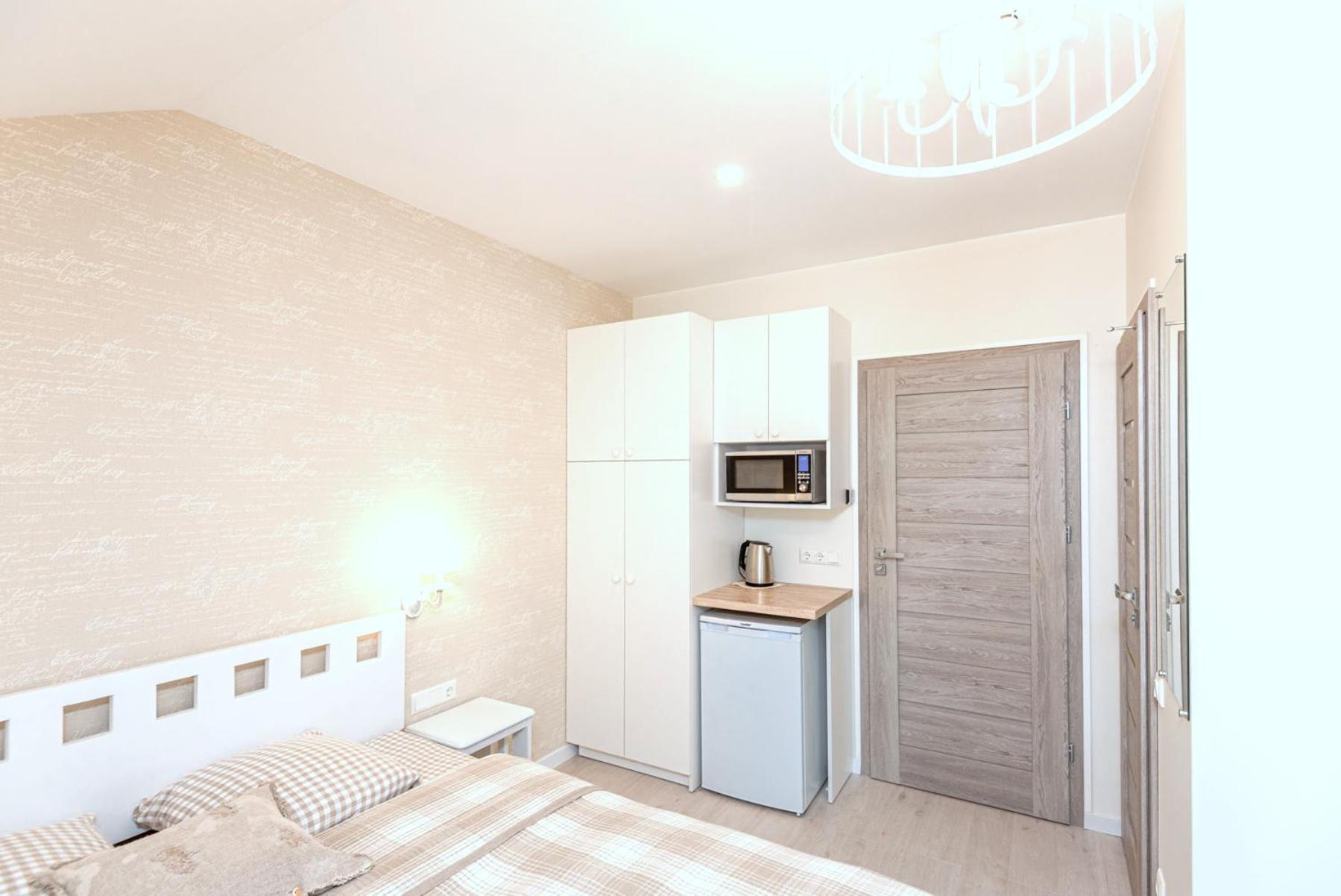 Double Room with Balcony - Photo 13