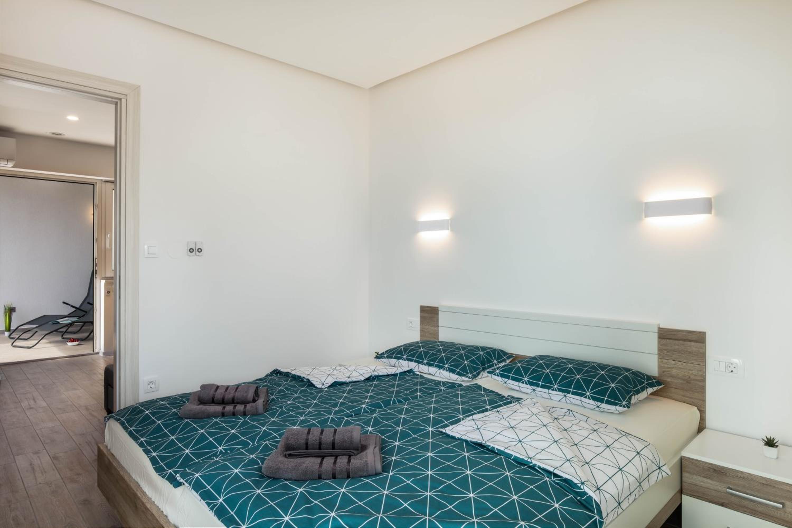 One-Bedroom Apartment photo 2