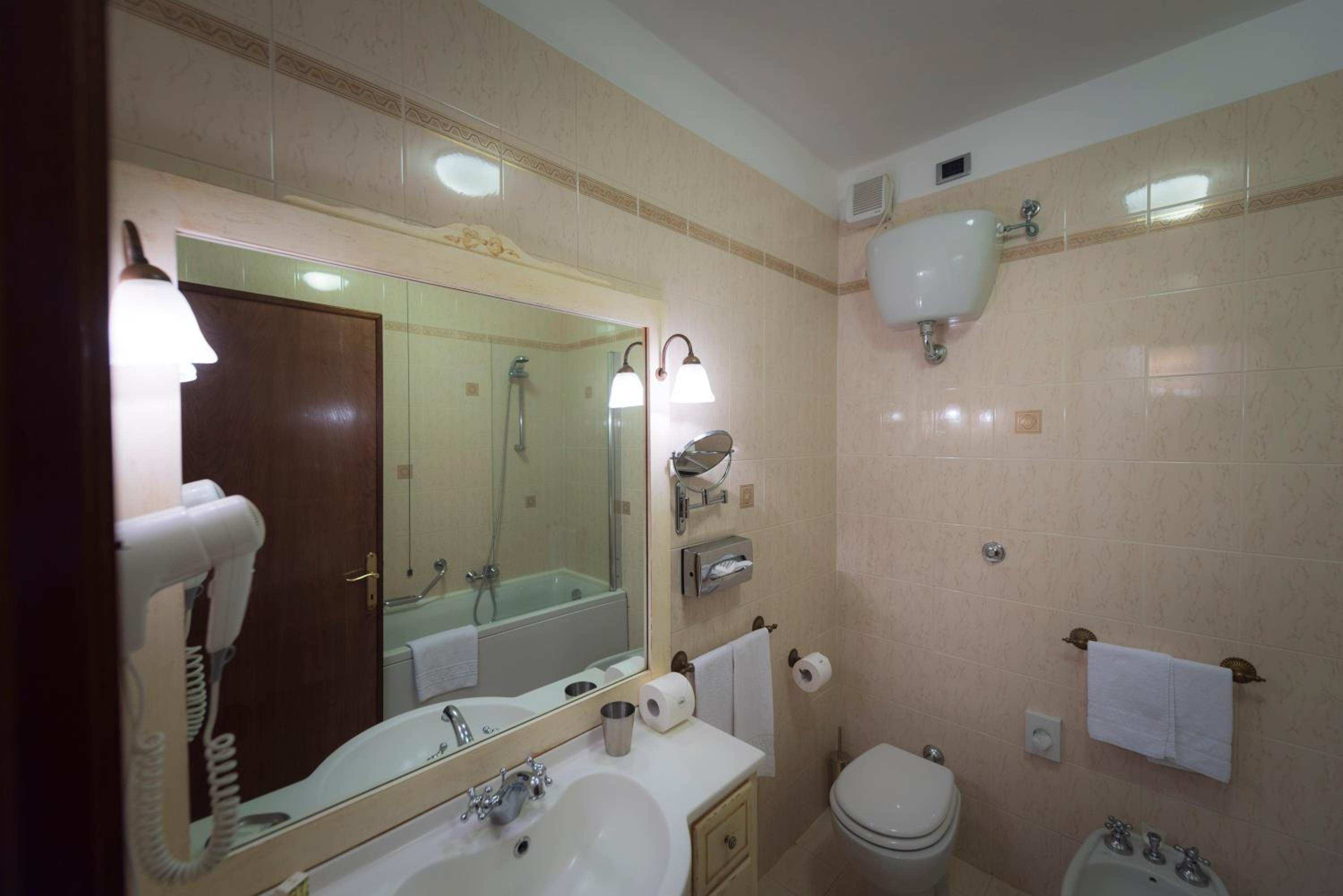 Suite - Annex - Photo 7