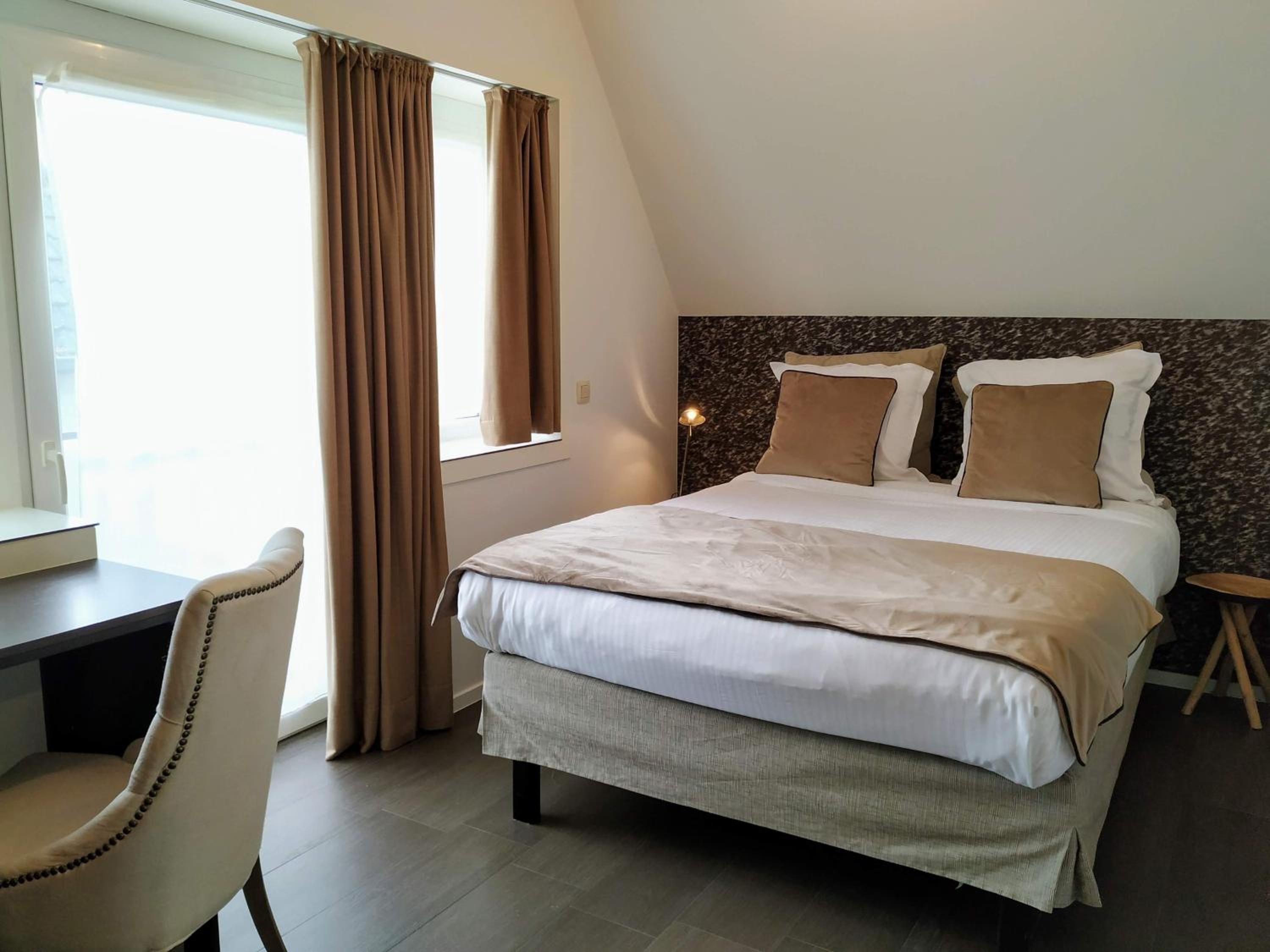 Queen Room photo 1