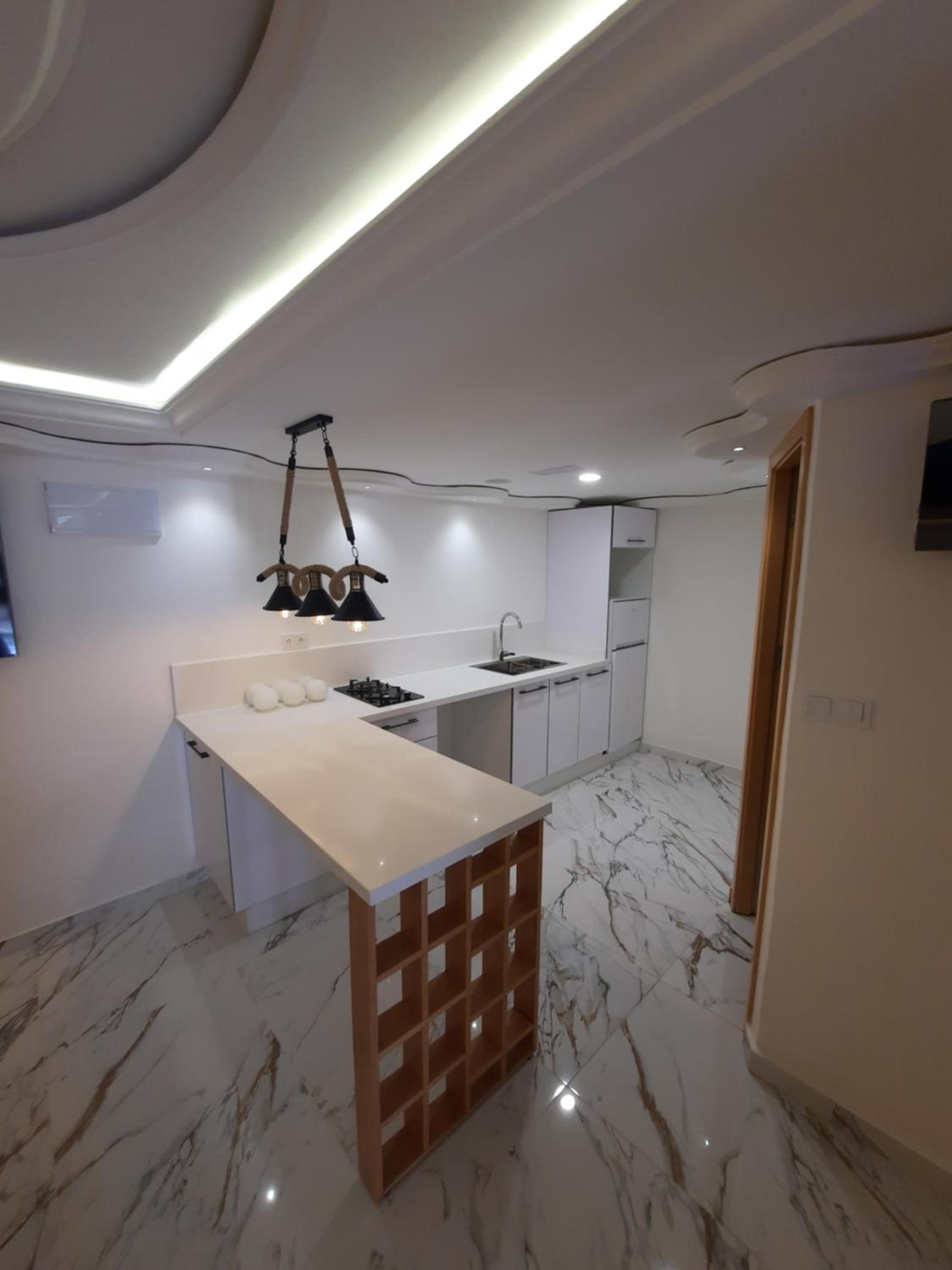 One-Bedroom Apartment - Photo 2