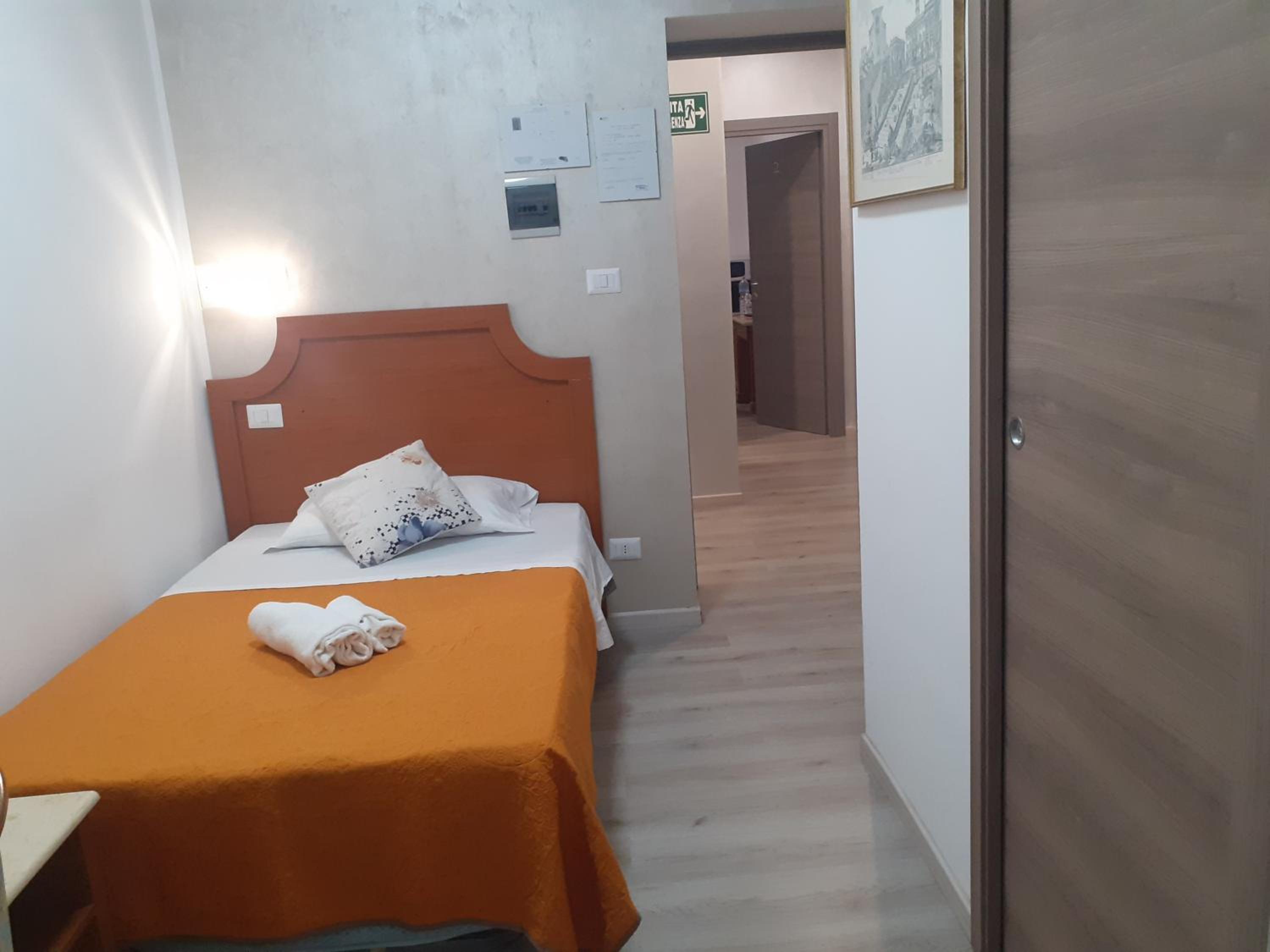 Deluxe Single Room with Balcony photo 1