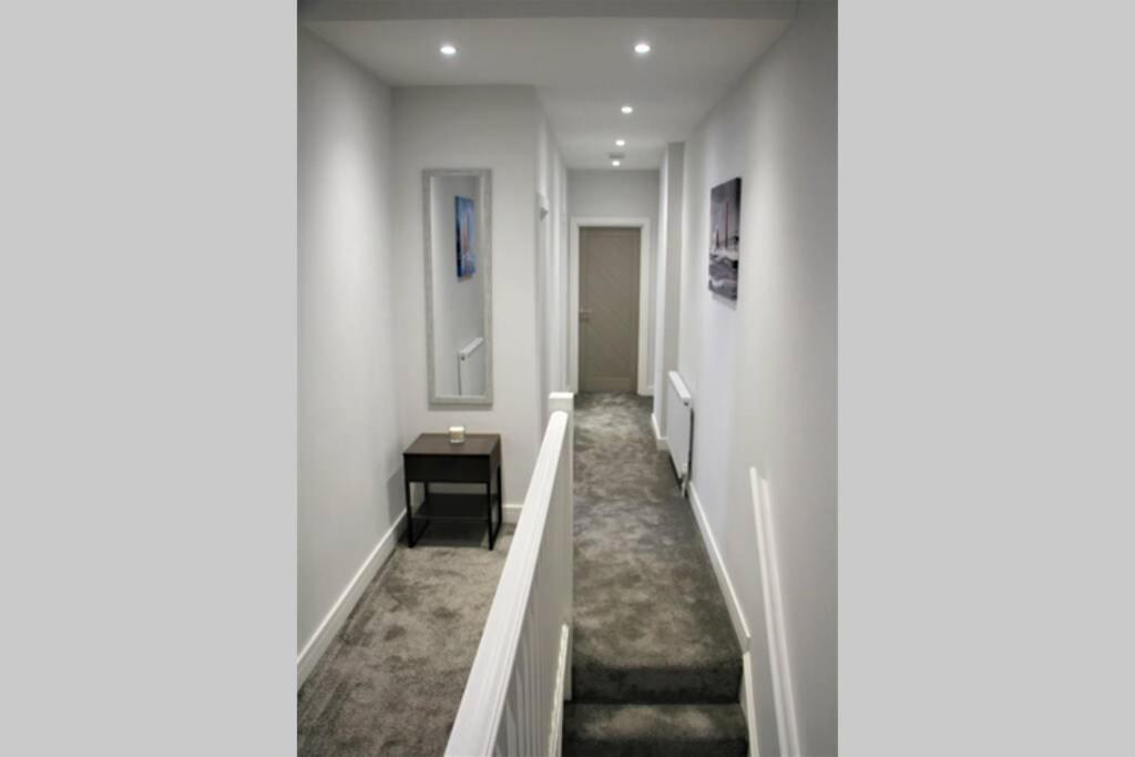Two-Bedroom Apartment - Photo 5