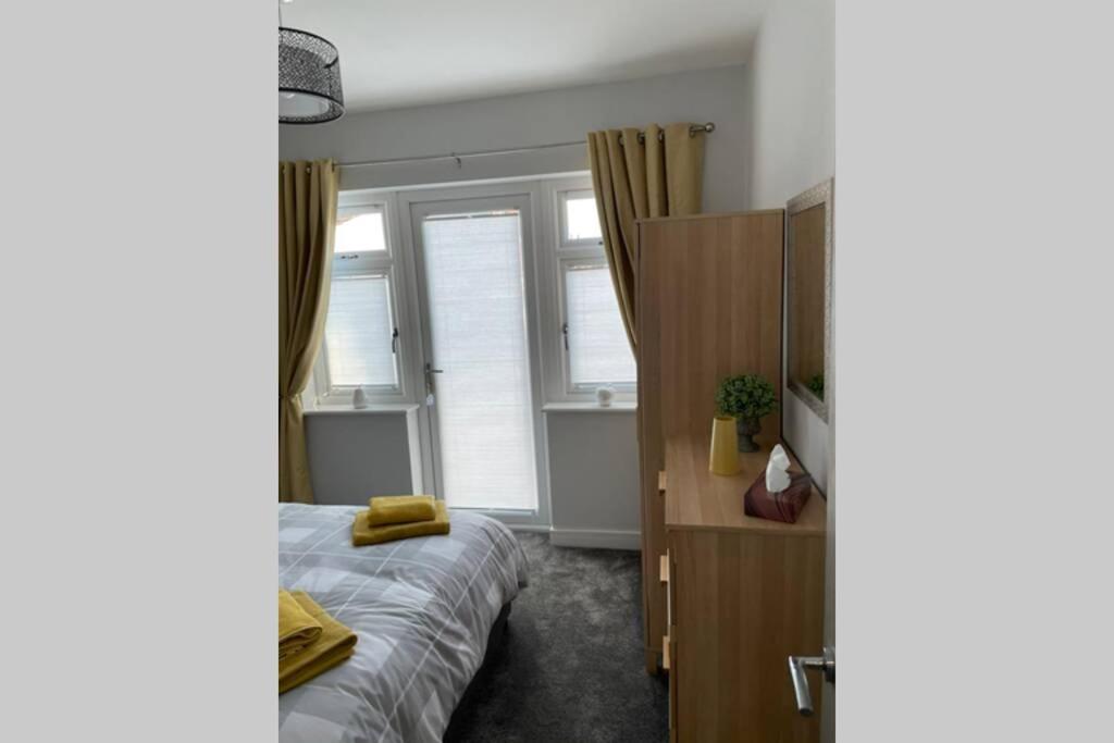 Two-Bedroom Apartment - Photo 24