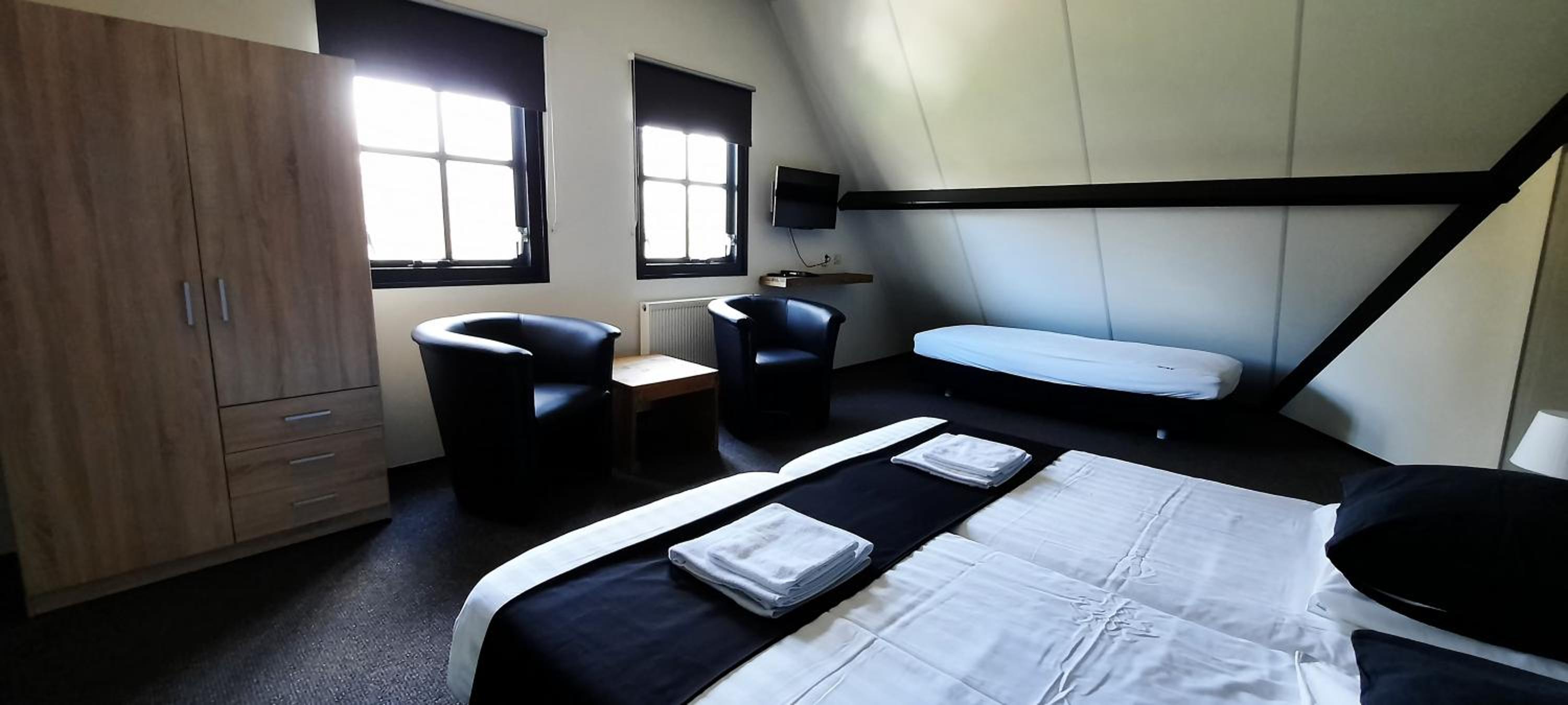 Large Double Room photo 3