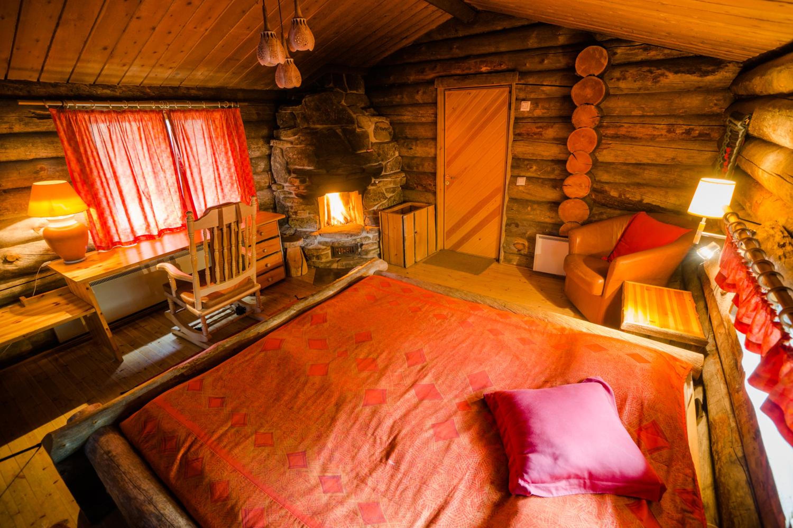 Small Chalet (East Village) - Photo 1