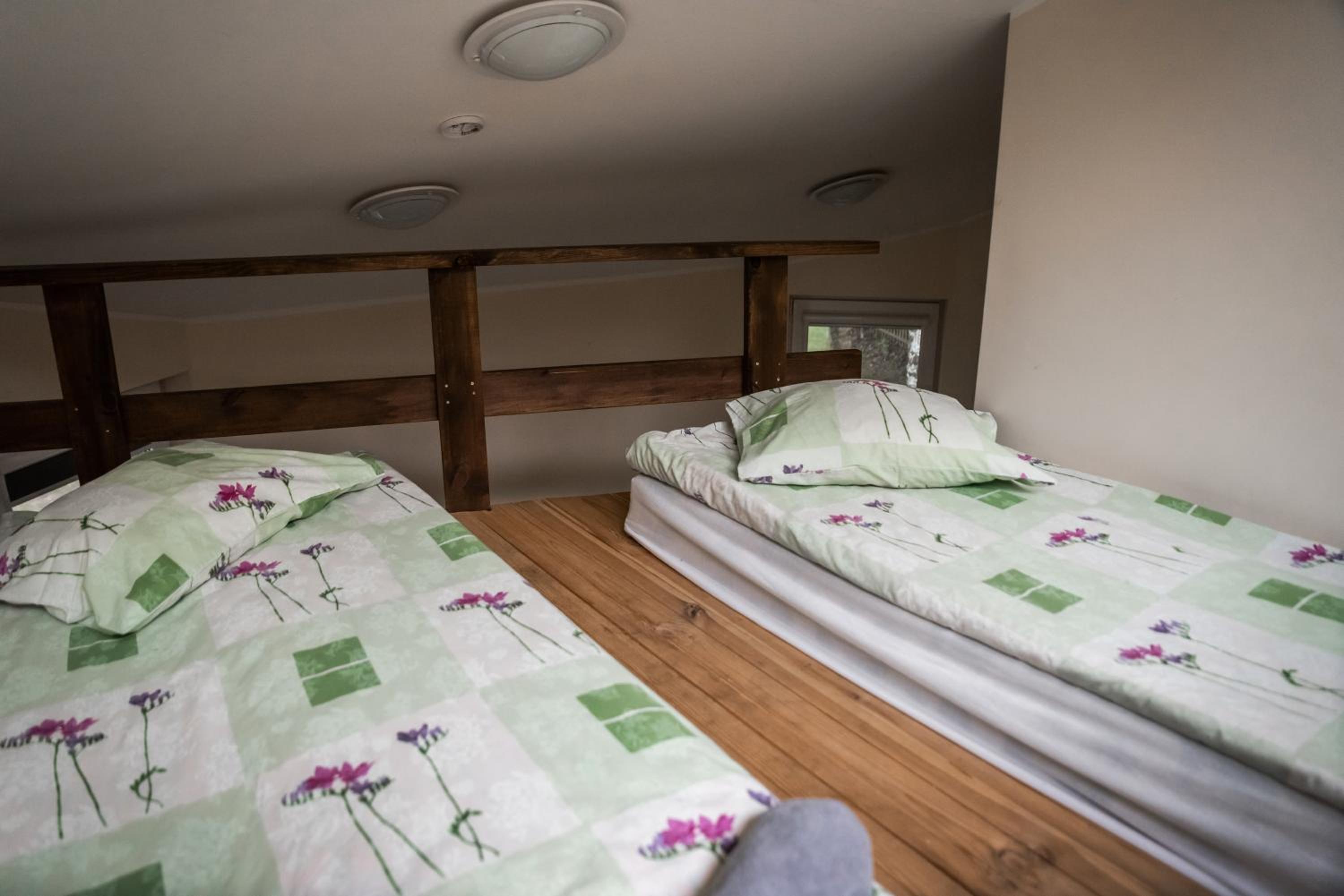 Quadruple Room with Bathroom - Photo 2