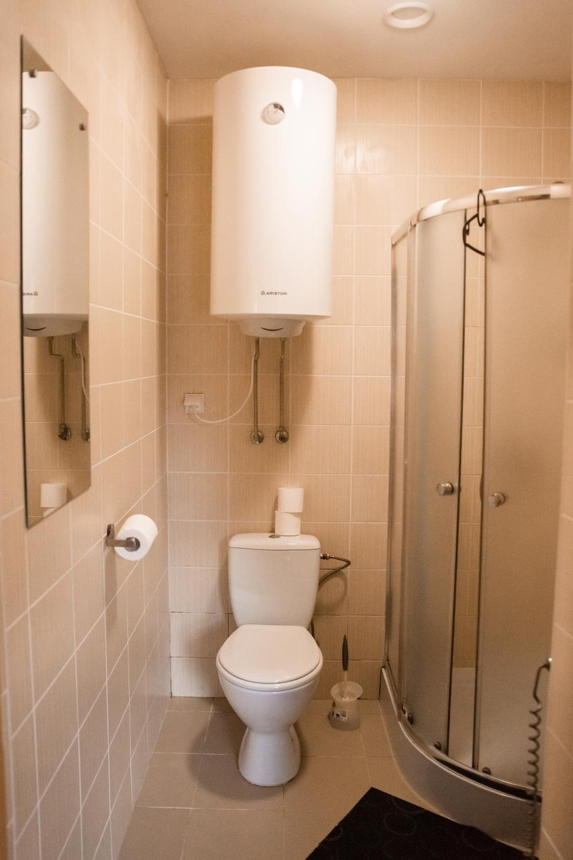 Quadruple Room with Bathroom - Photo 7