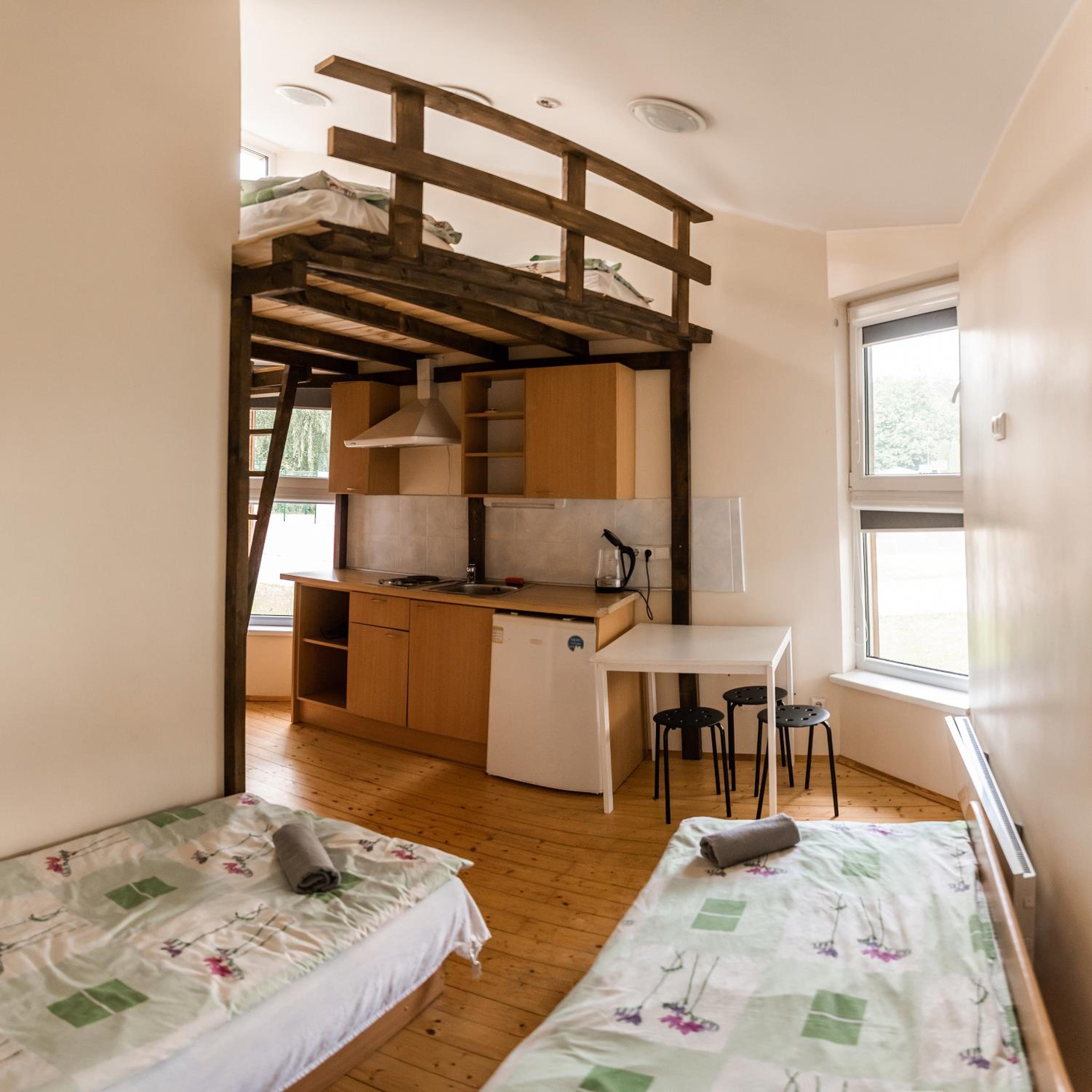 Quadruple Room with Bathroom - Photo 6