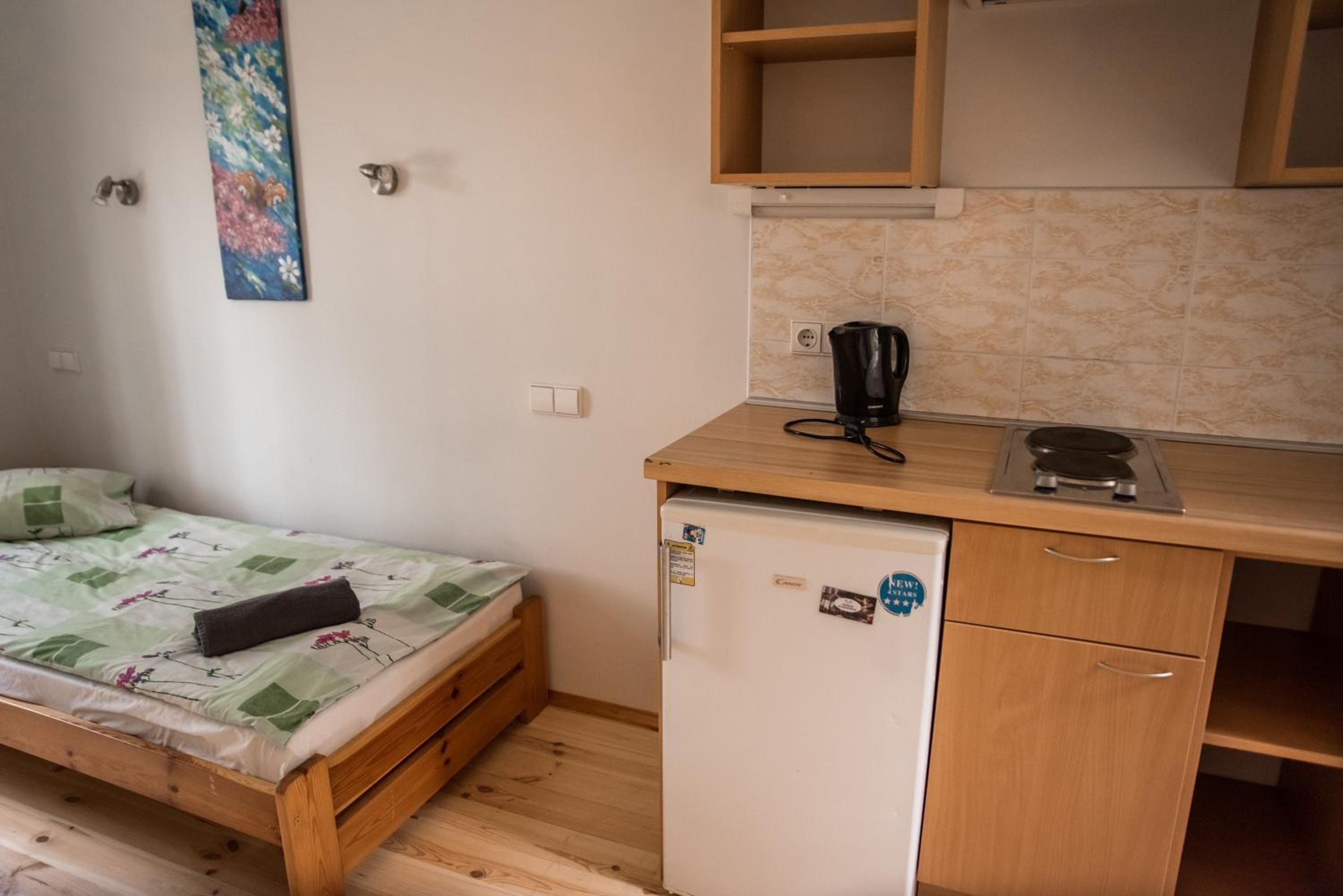 Twin Room with Shower - Photo 8