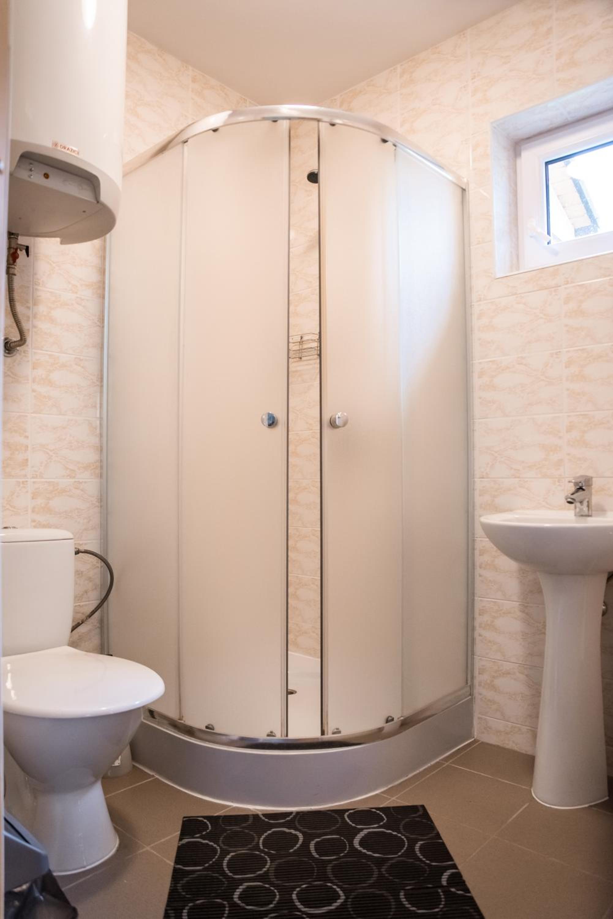Twin Room with Shower - Photo 5