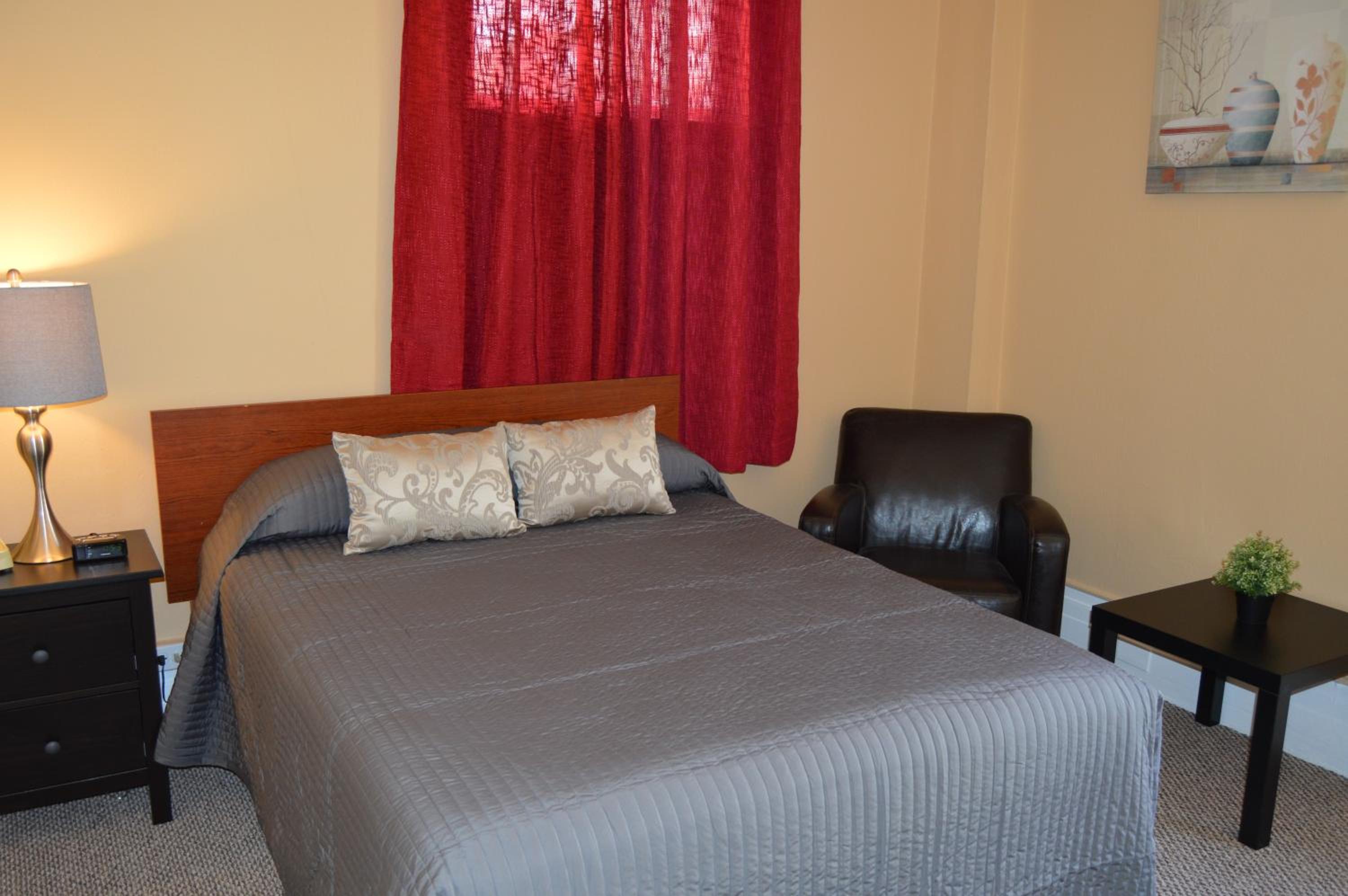 Deluxe Queen Room - Photo 7