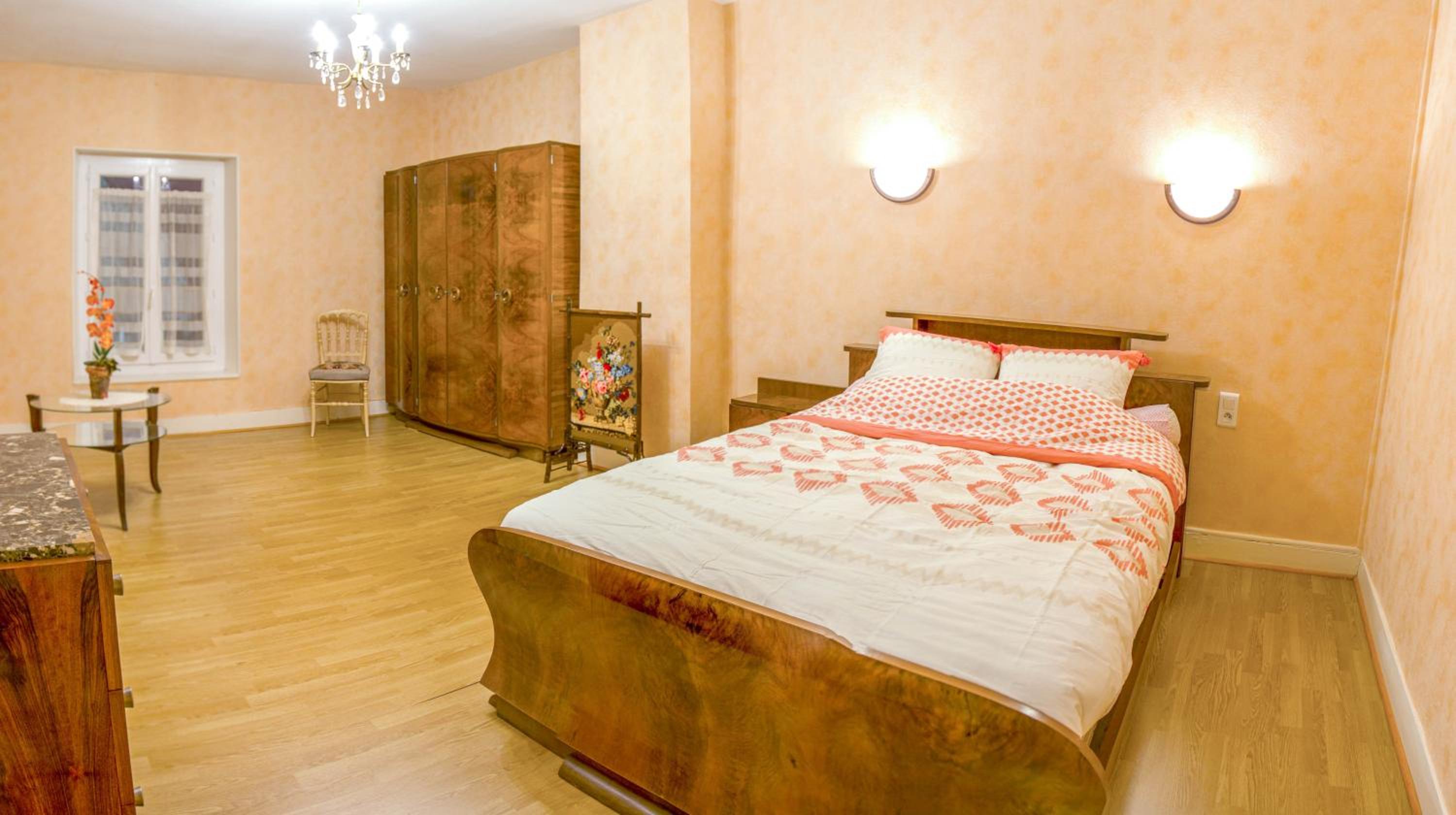 Double Room with Shared Bathroom photo 2