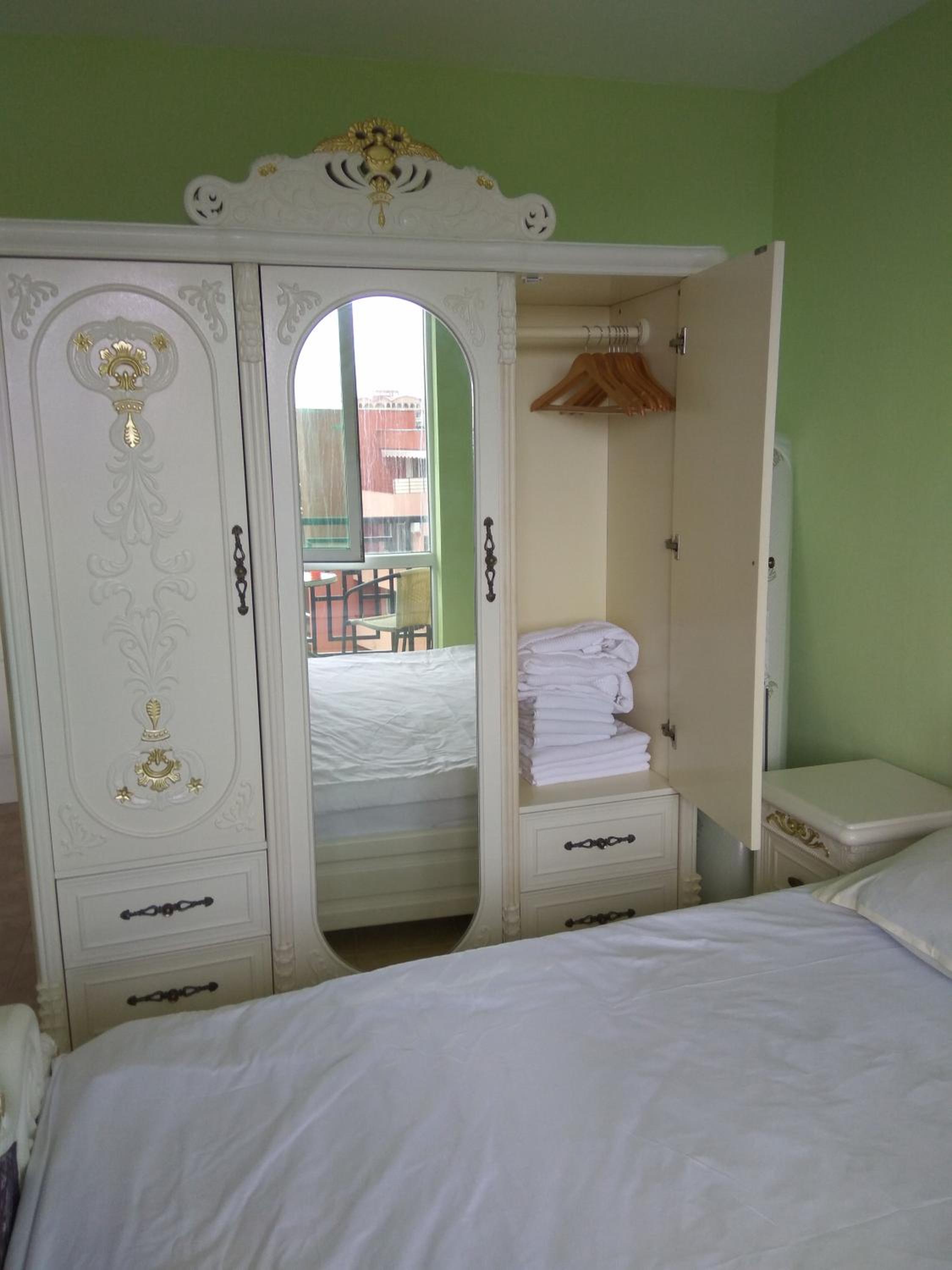 One-Bedroom Apartment photo 2