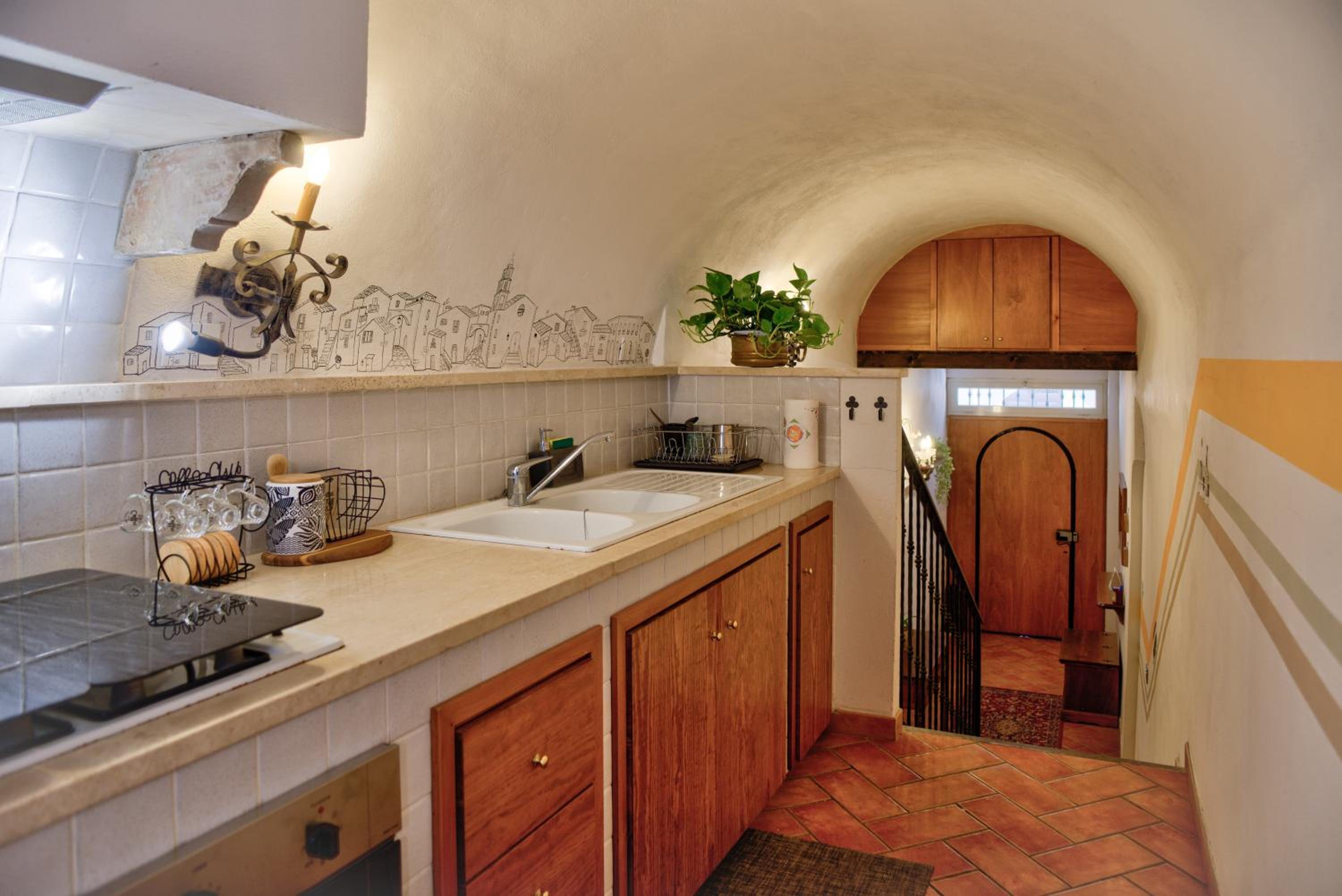 One-Bedroom Apartment - Photo 6