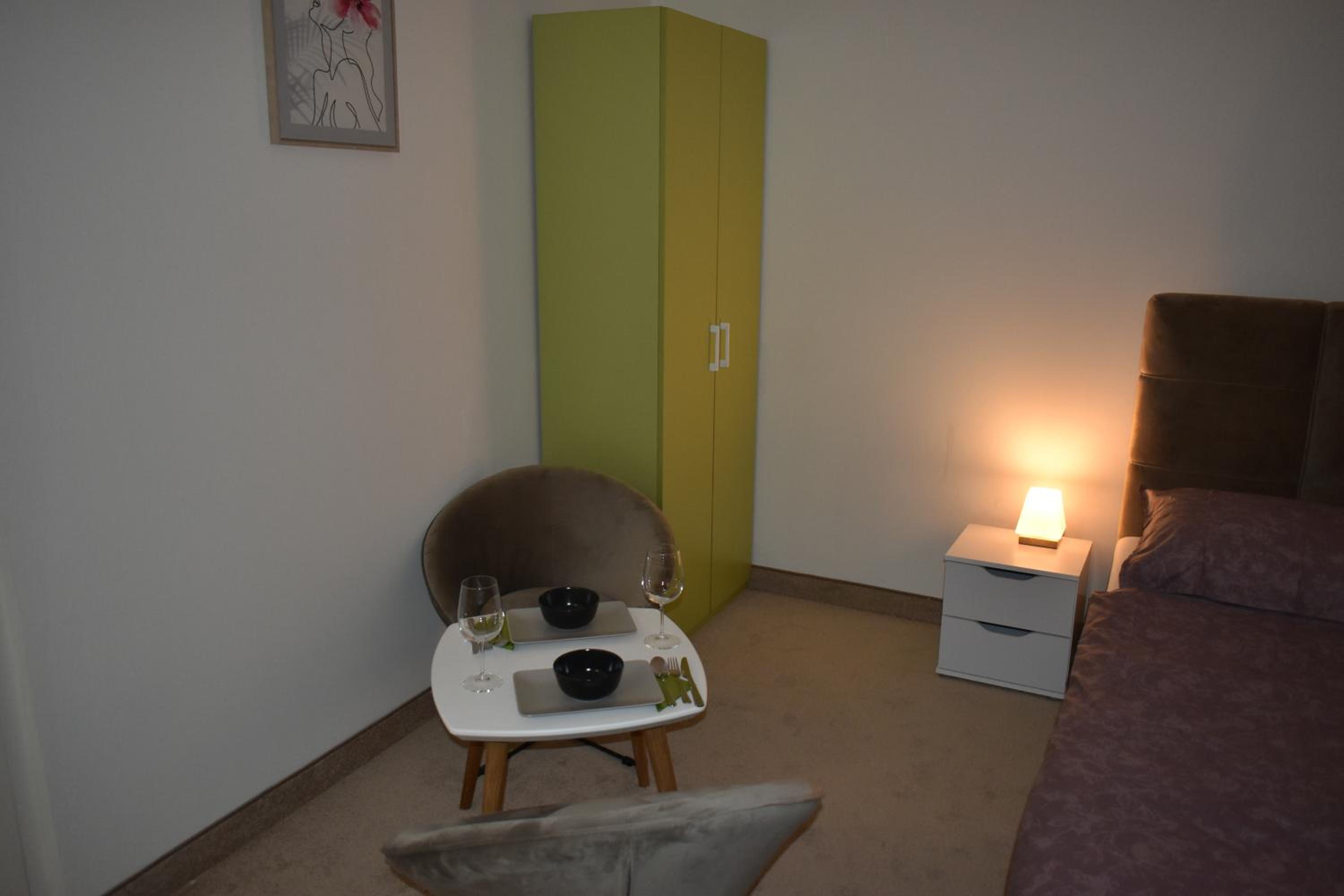 One-Bedroom Apartment photo 1