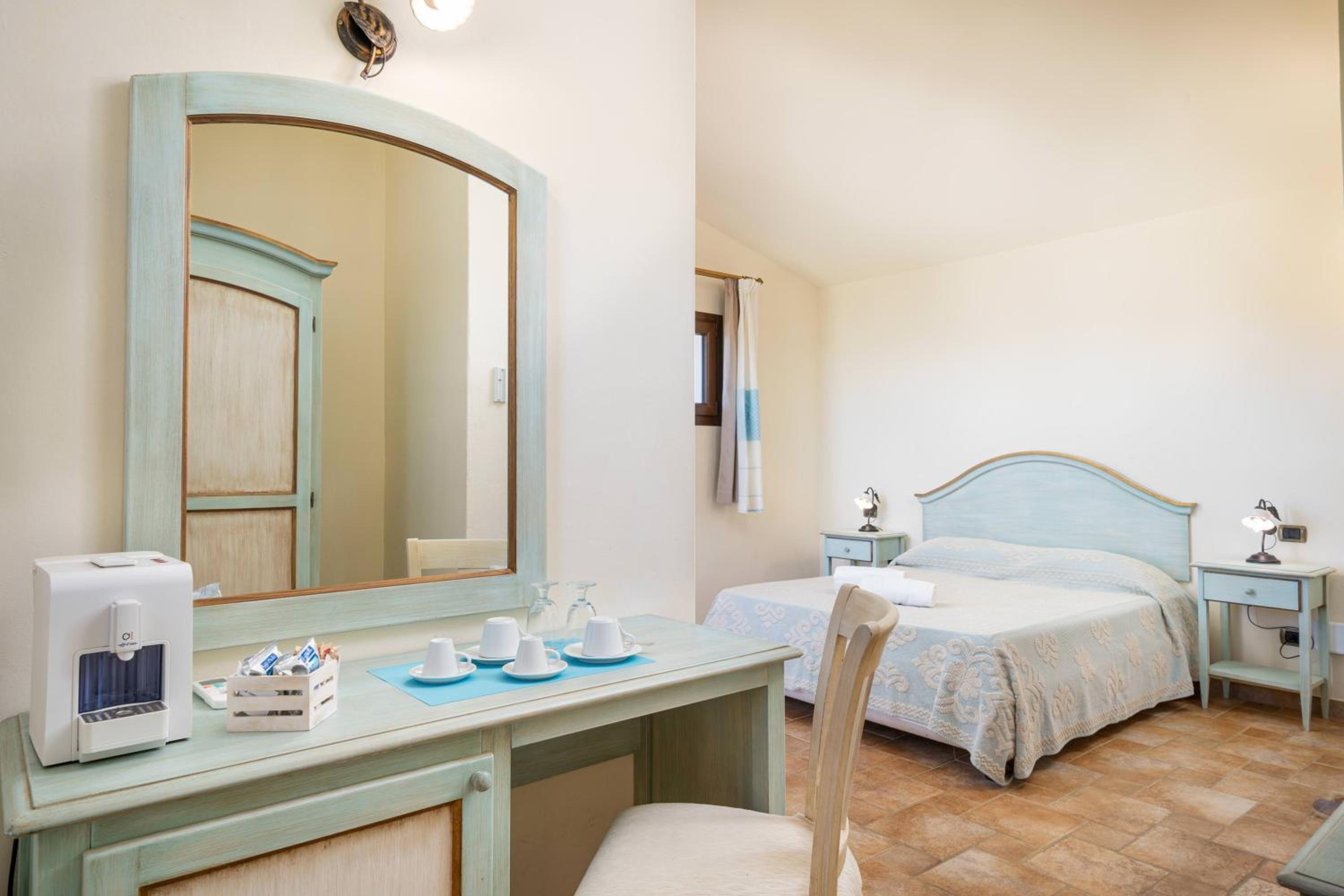 Double Room with Patio and Garden View photo 2
