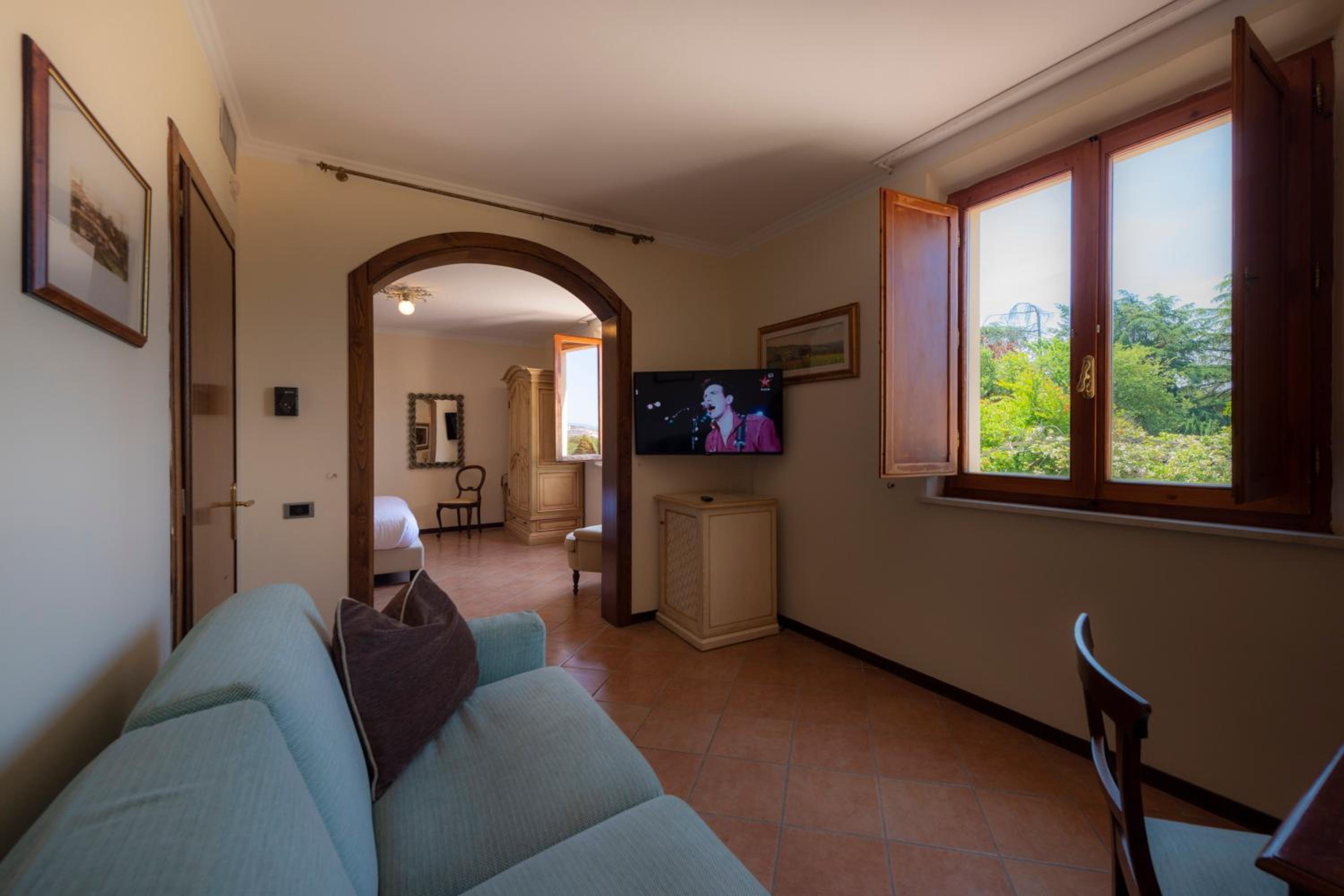 Suite - Annex - Photo 5