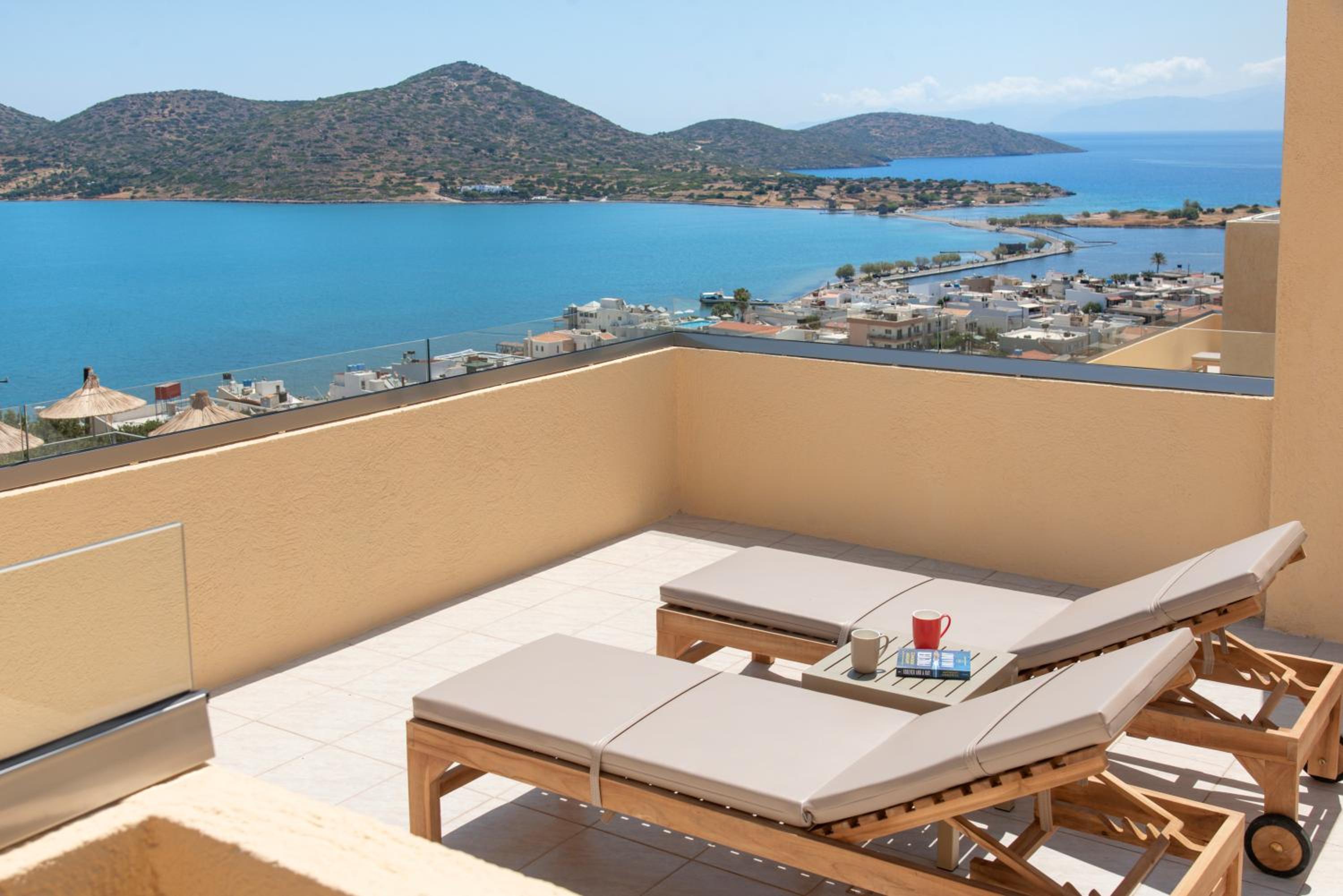 Deluxe Studio with Panoramic Sea View - Photo 9