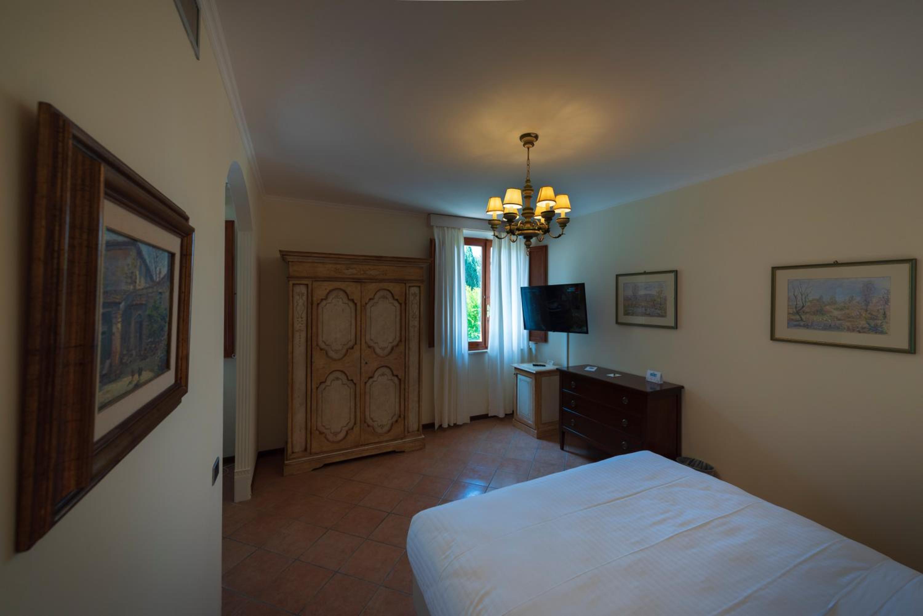 Suite - Annex - Photo 9