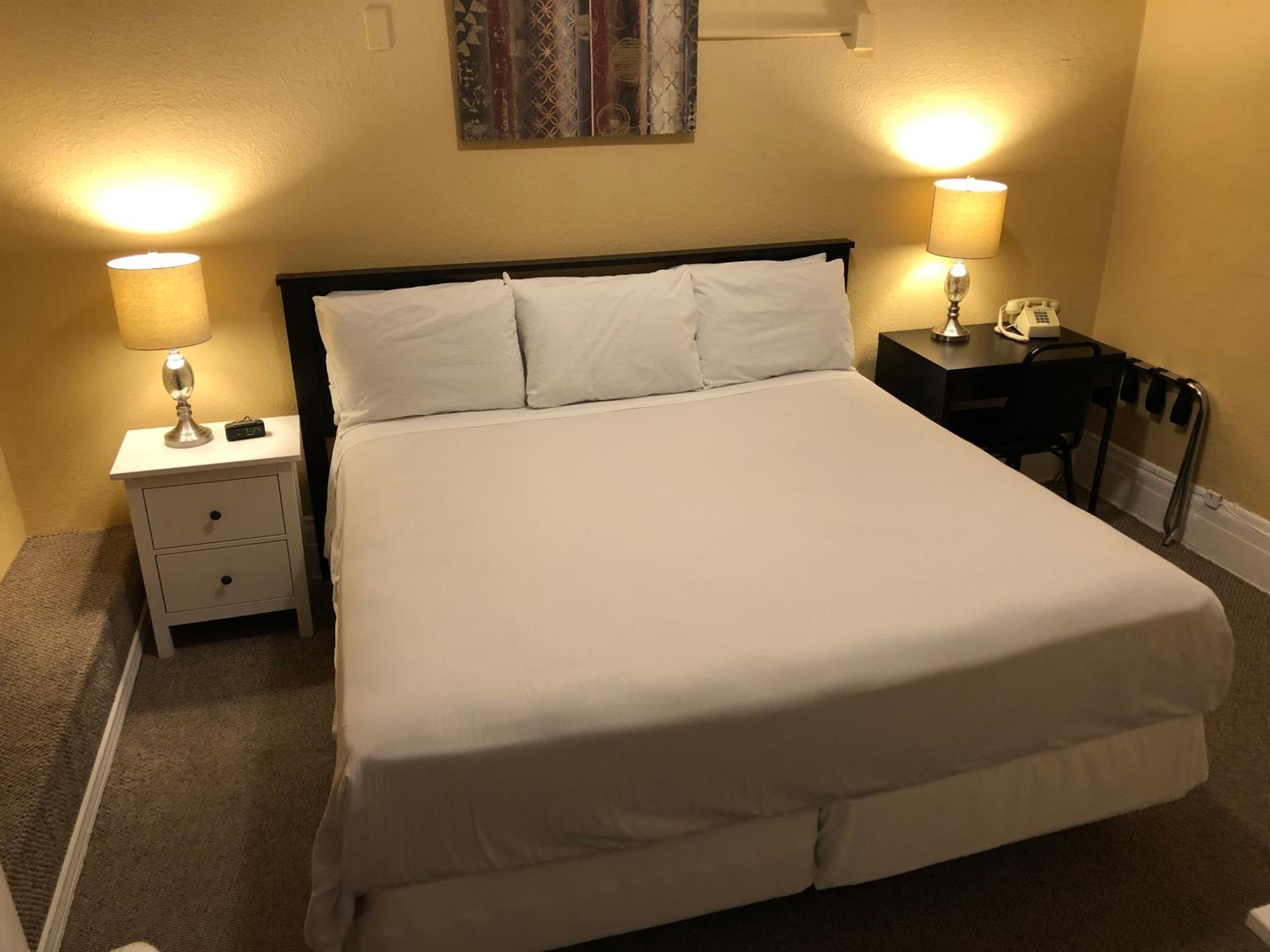 Deluxe King Room - Photo 3