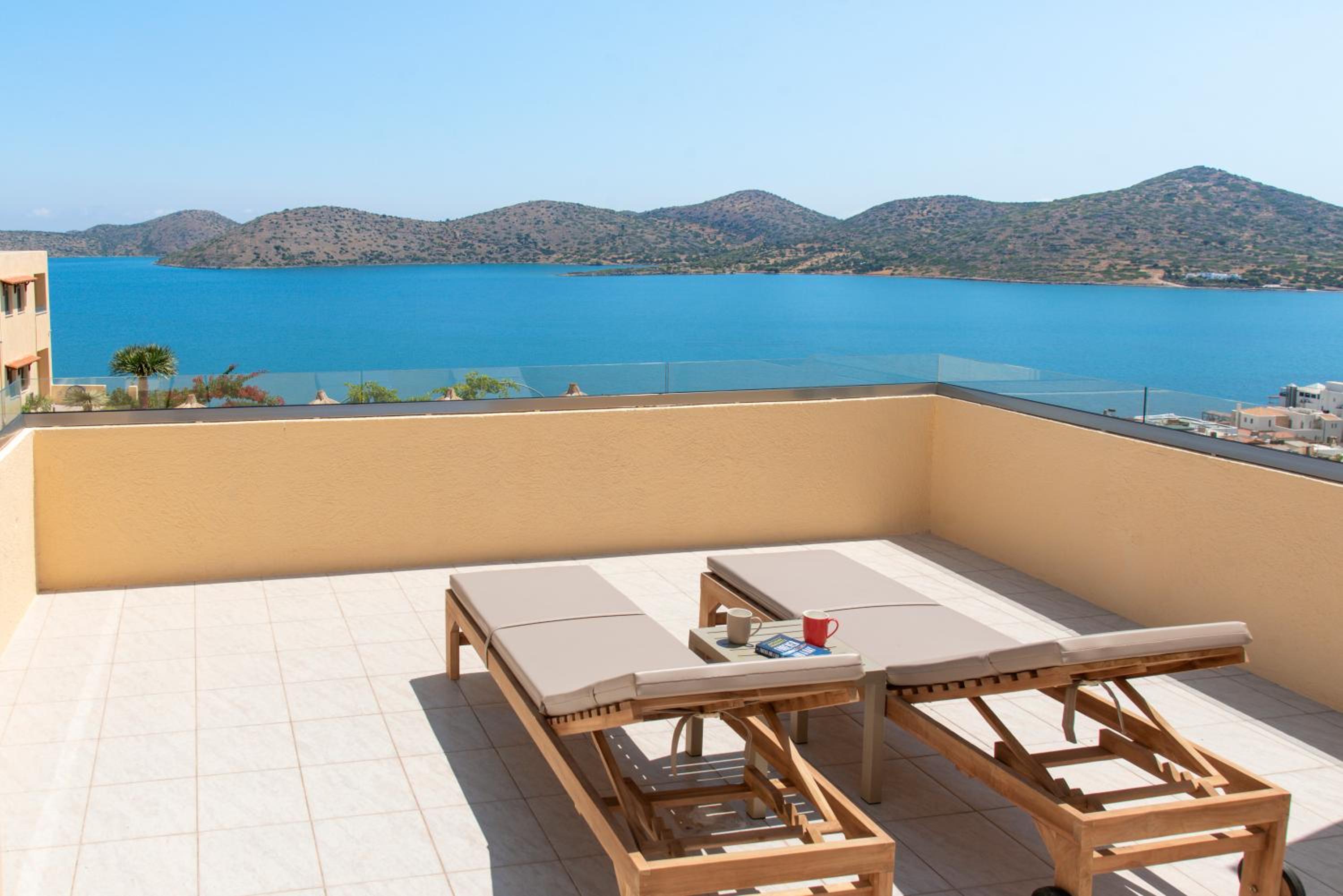 Deluxe Studio with Panoramic Sea View - Photo 8