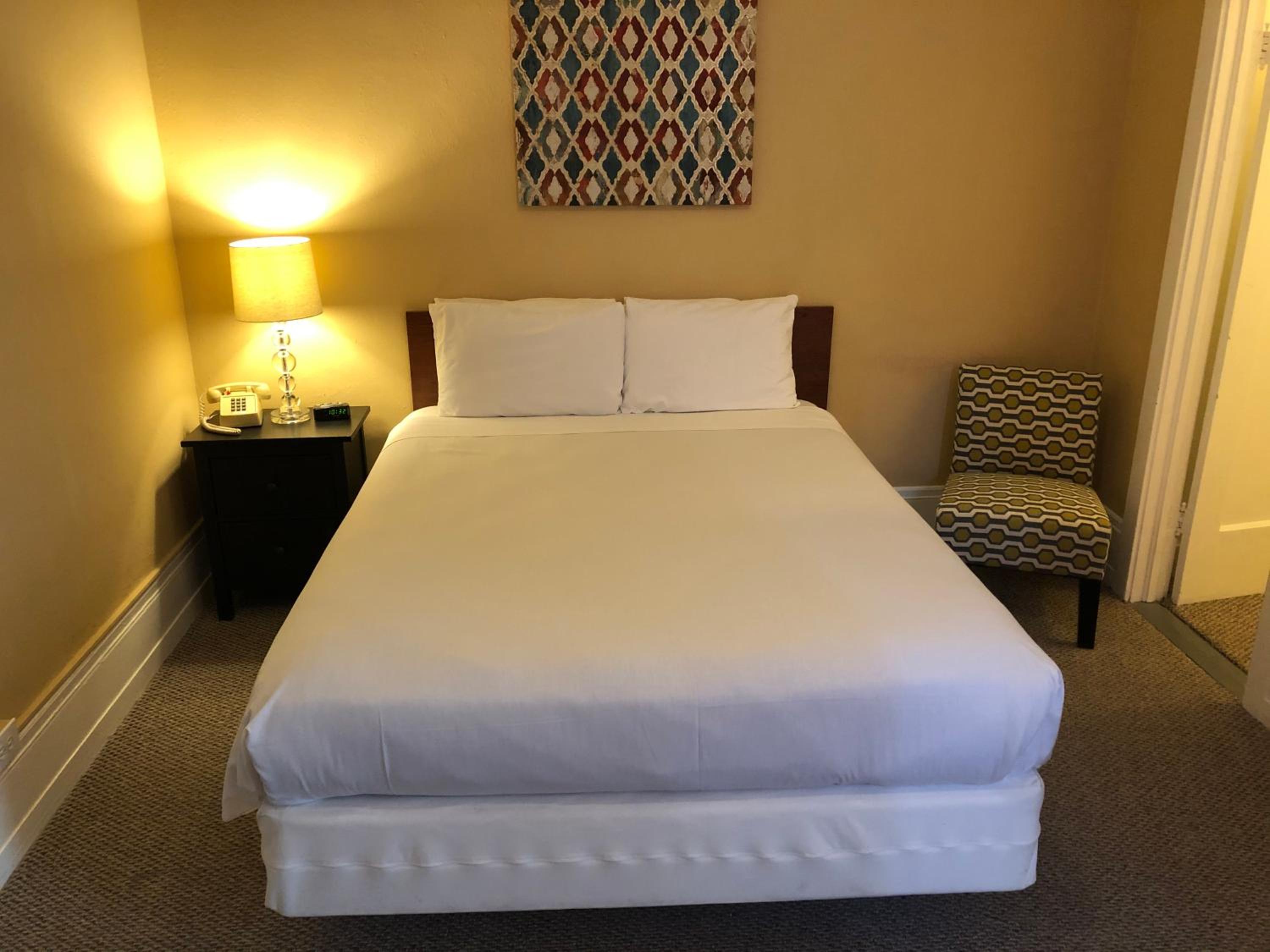 Deluxe Queen Room - Photo 6