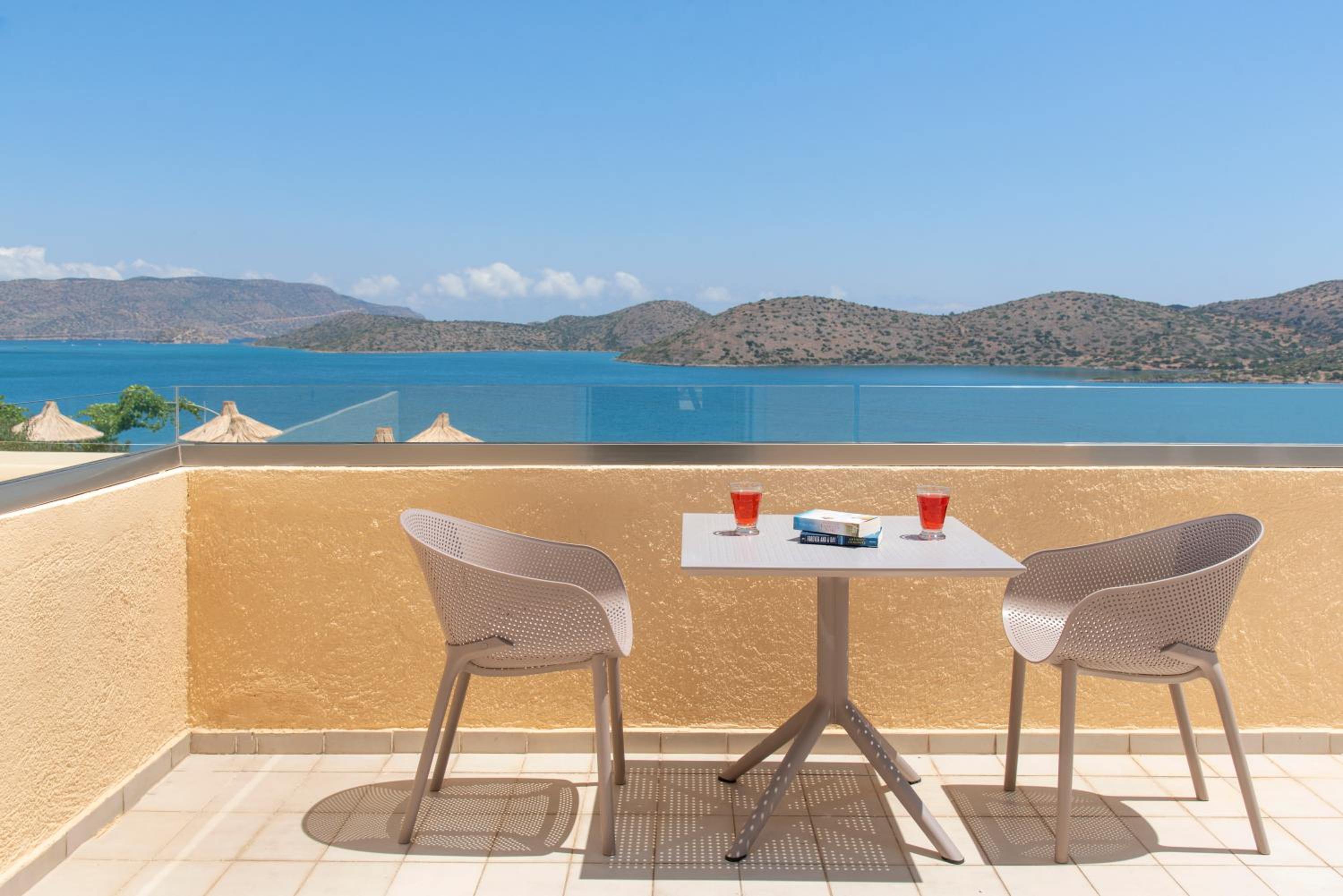 Deluxe Studio with Panoramic Sea View - Photo 6