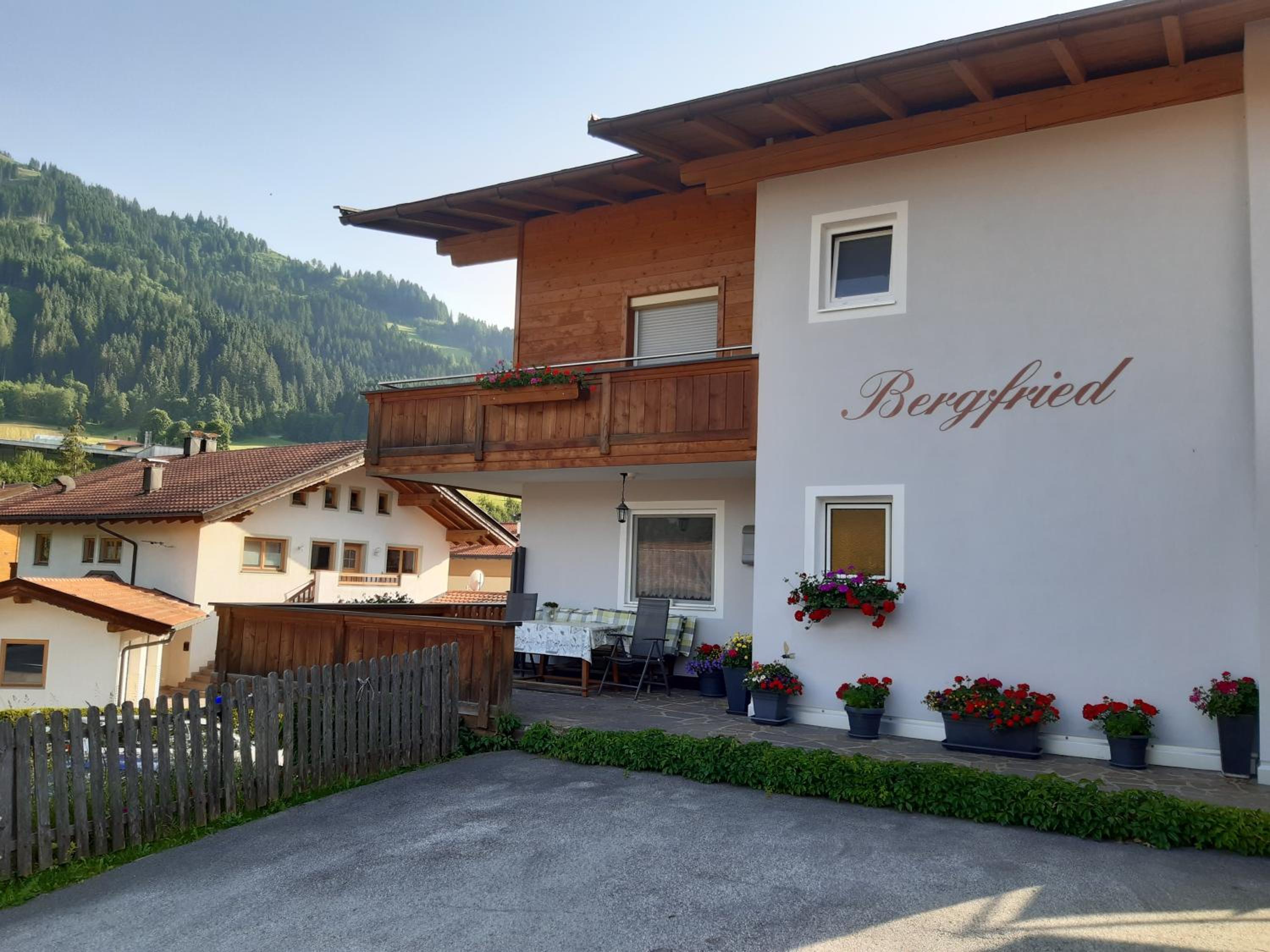 Apartment with Mountain View photo 3