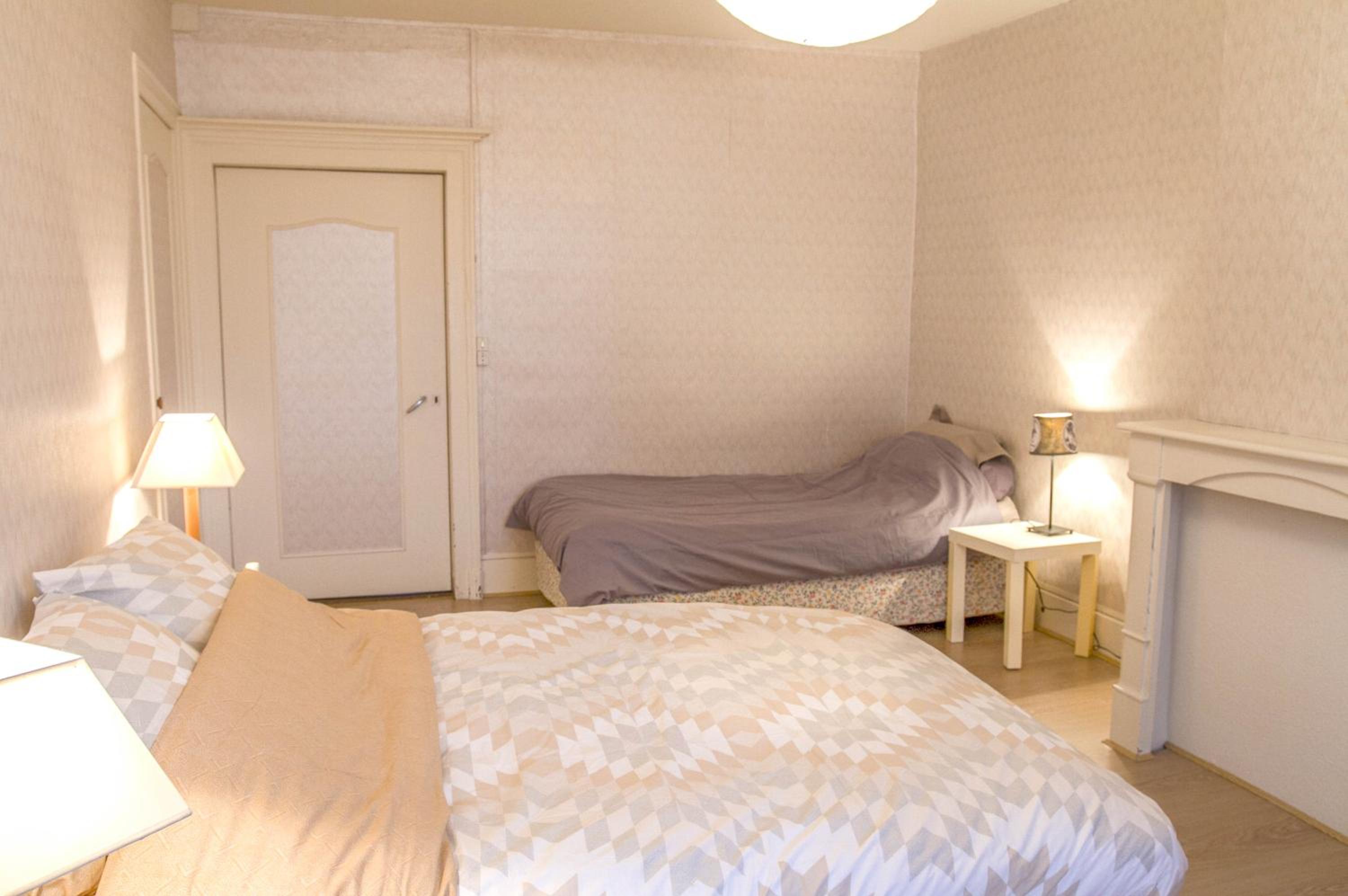 Basic Triple Room with Shared Bathroom photo 3