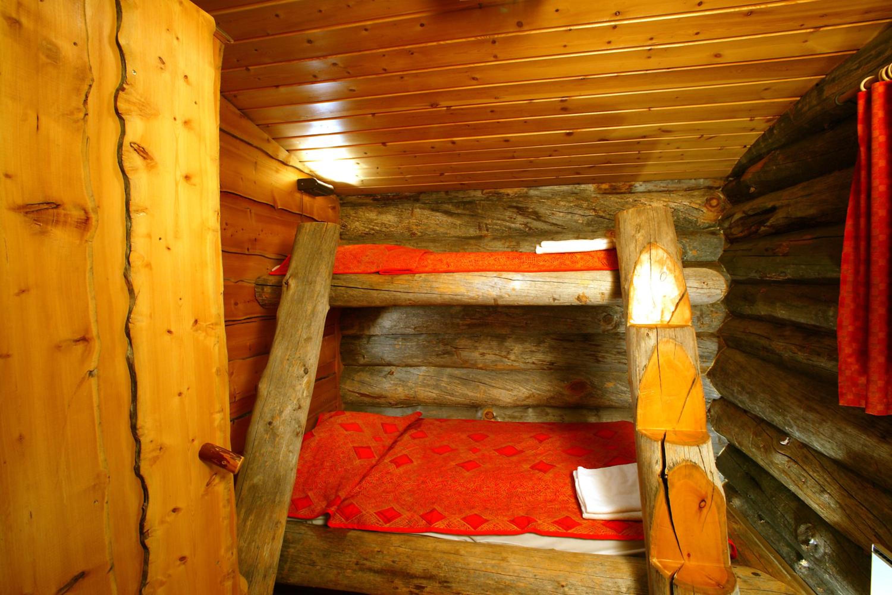 Large Chalet (East Village) - Photo 4