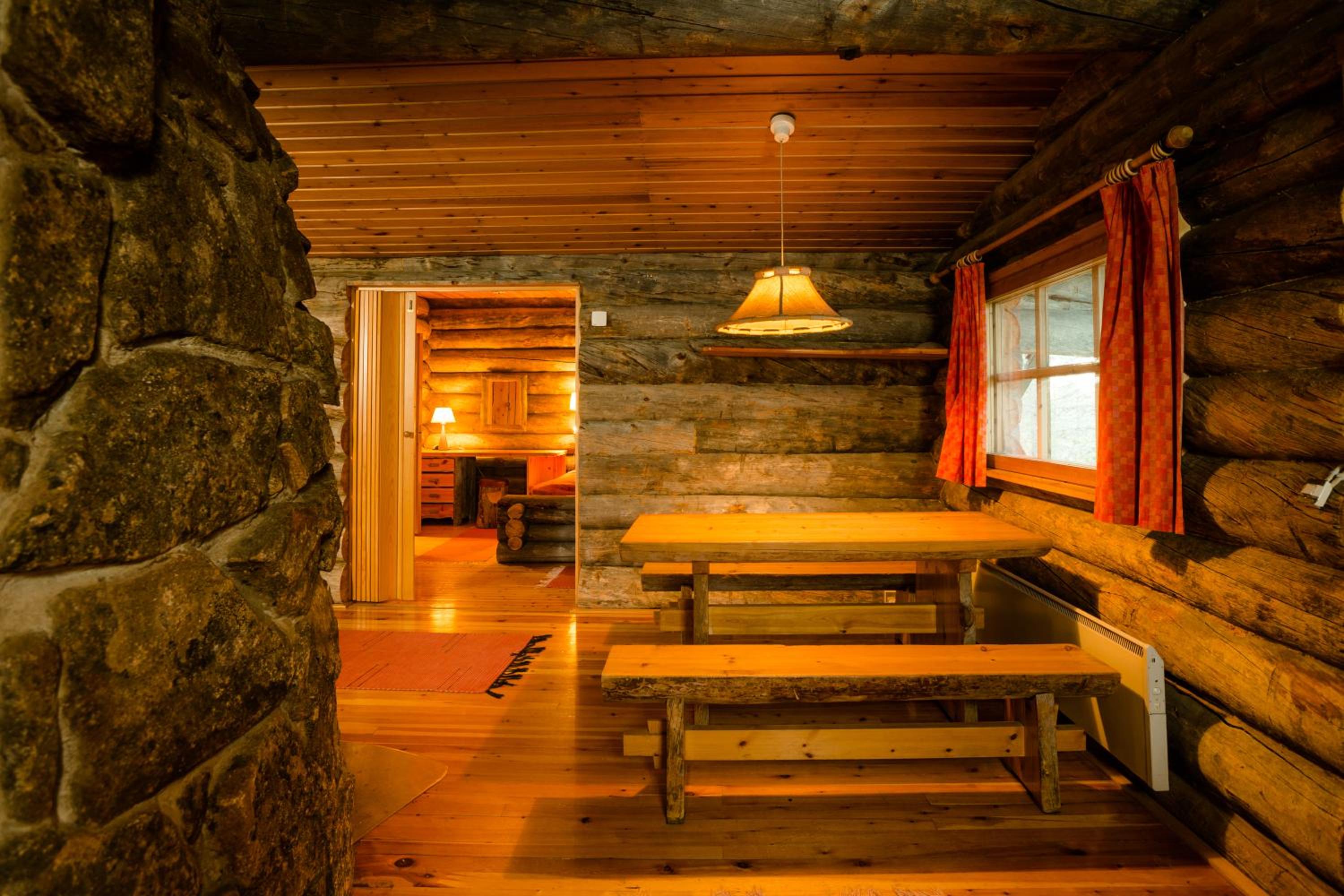 Large Chalet (East Village) - Photo 11